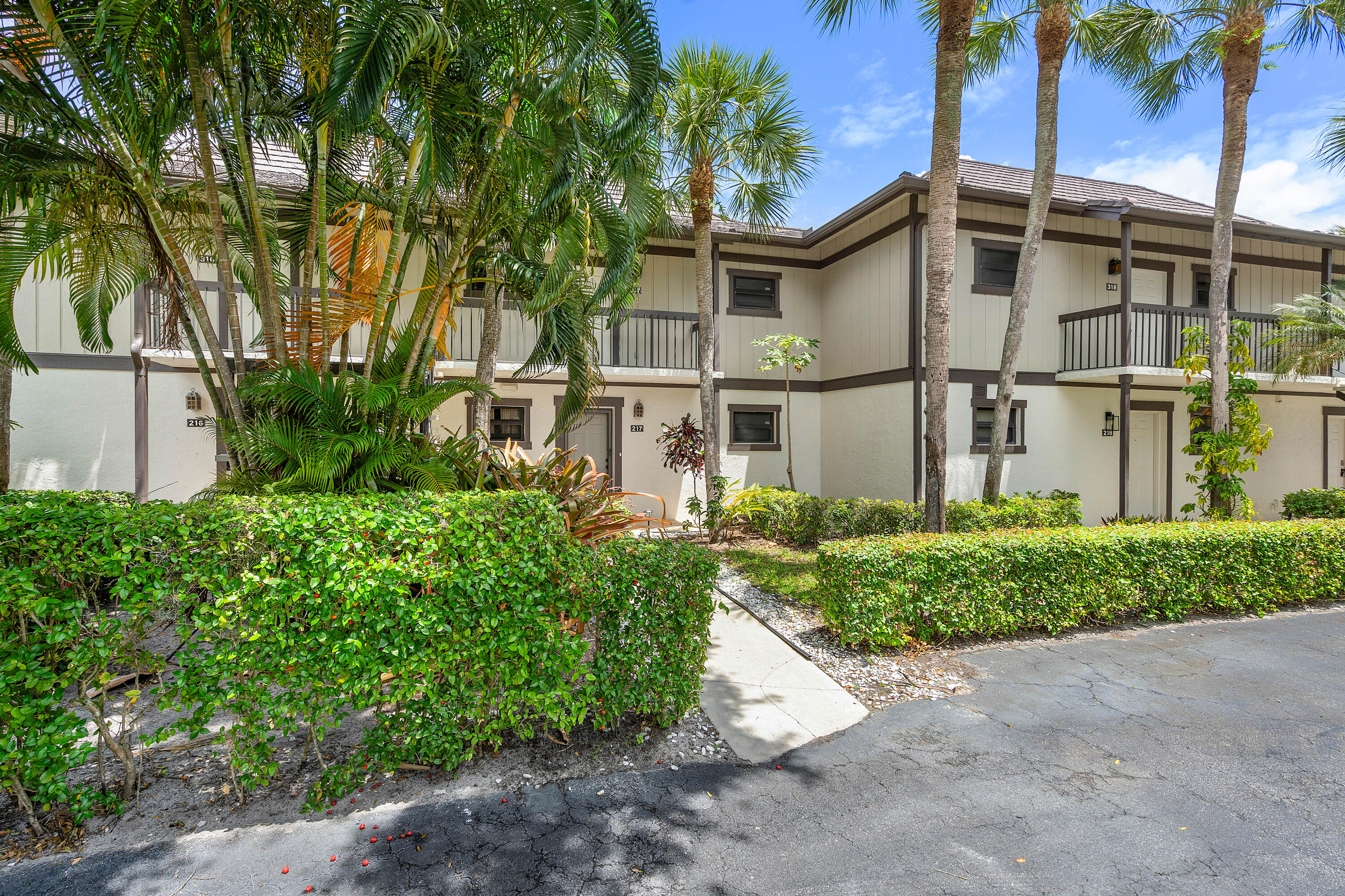 13334 Polo Club Road 216-217