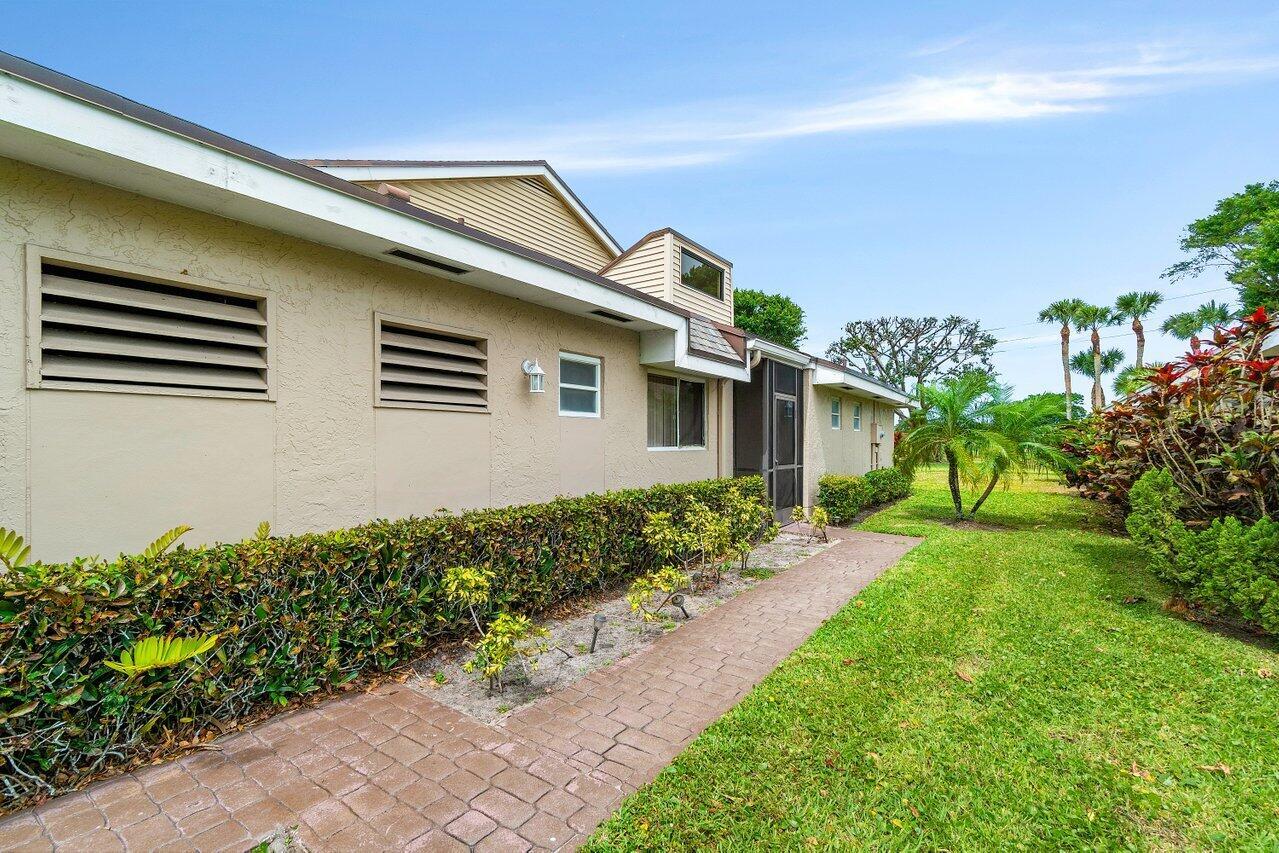 6935 Fountains Circle 6935