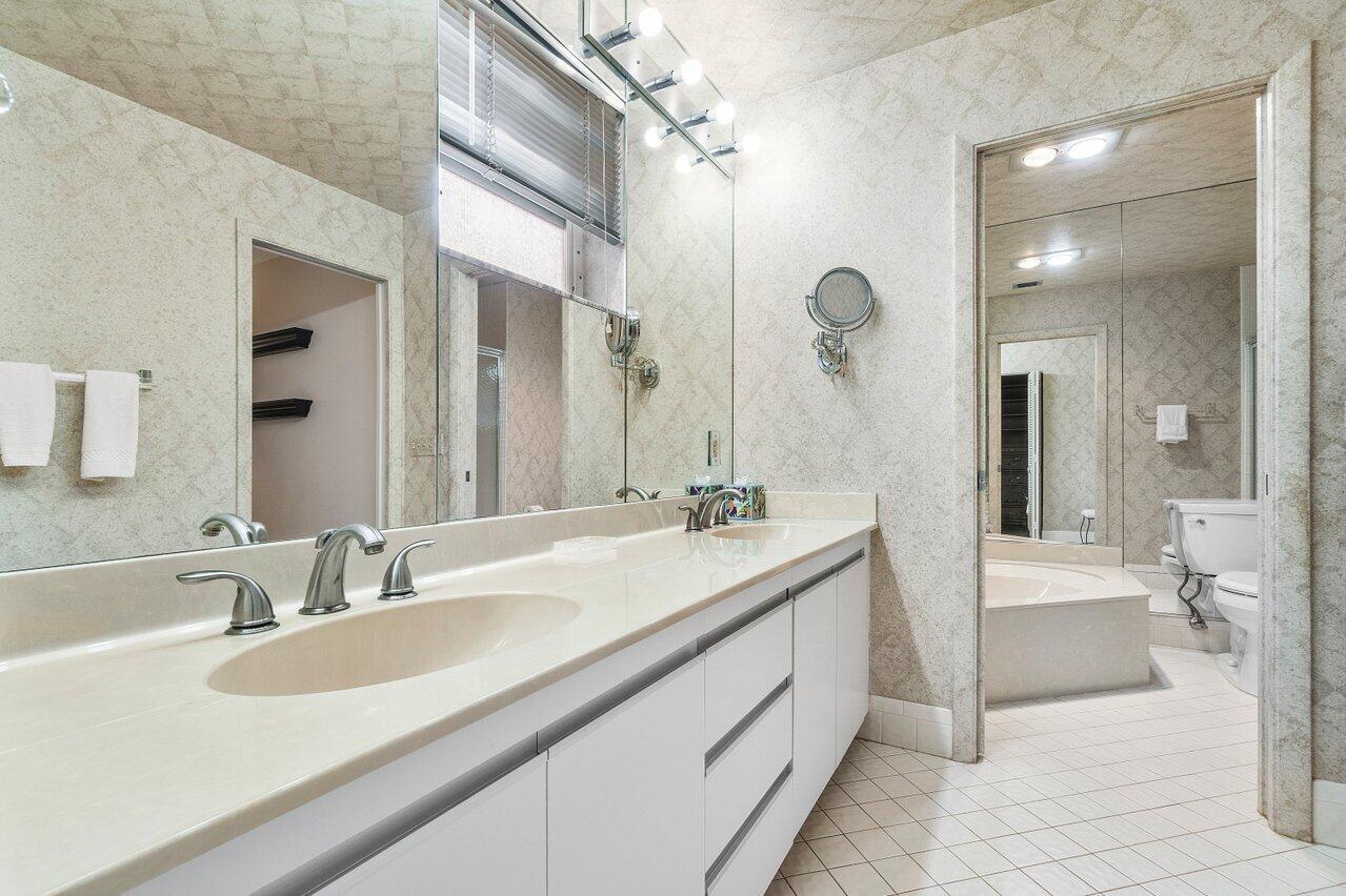 6935 Fountains Circle 6935