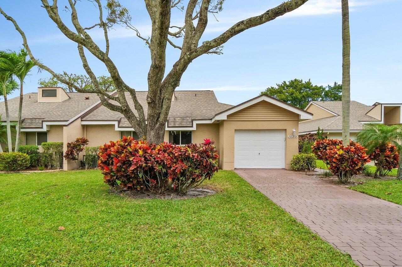 6935 Fountains Circle 6935