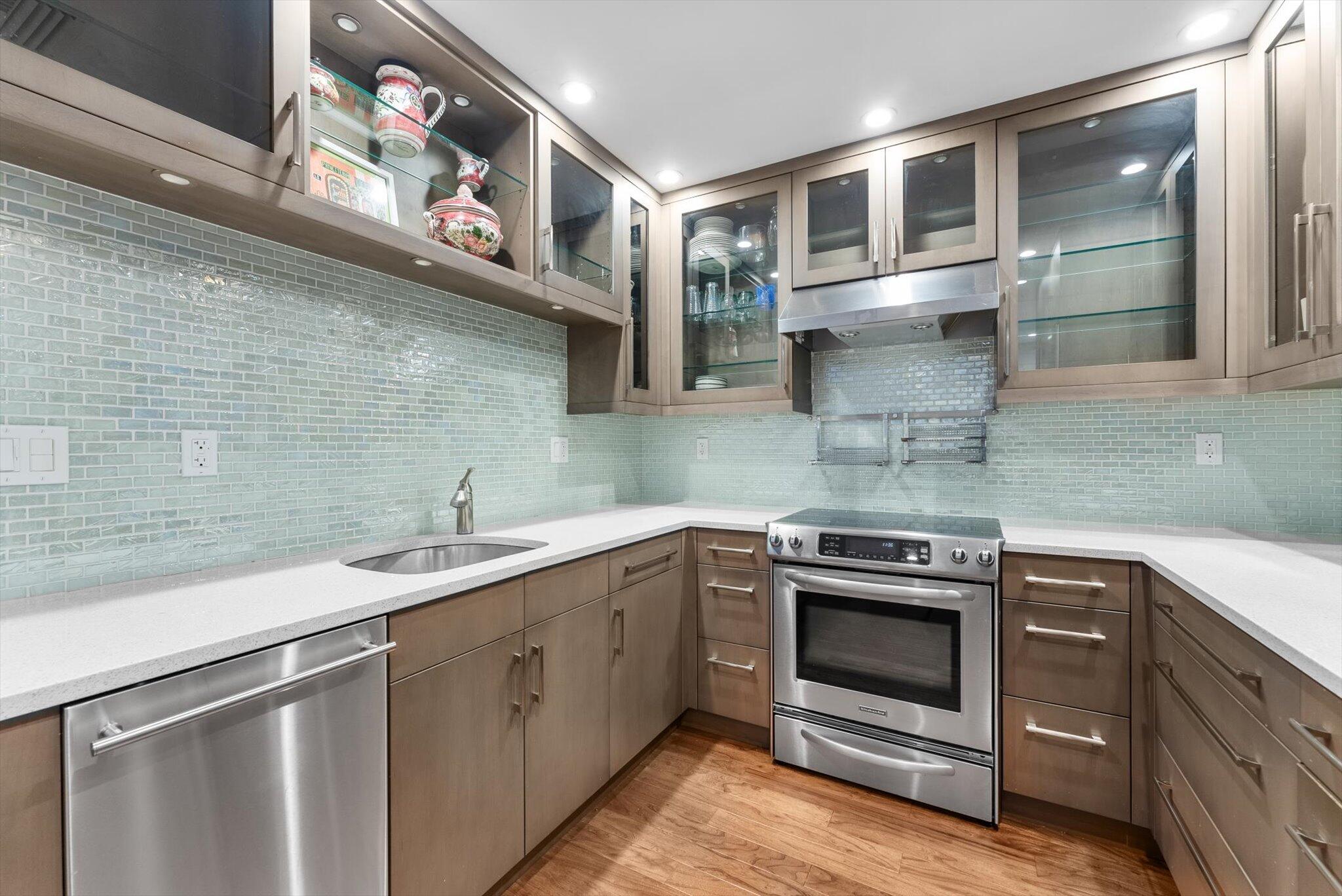 301 Venetian Drive 13