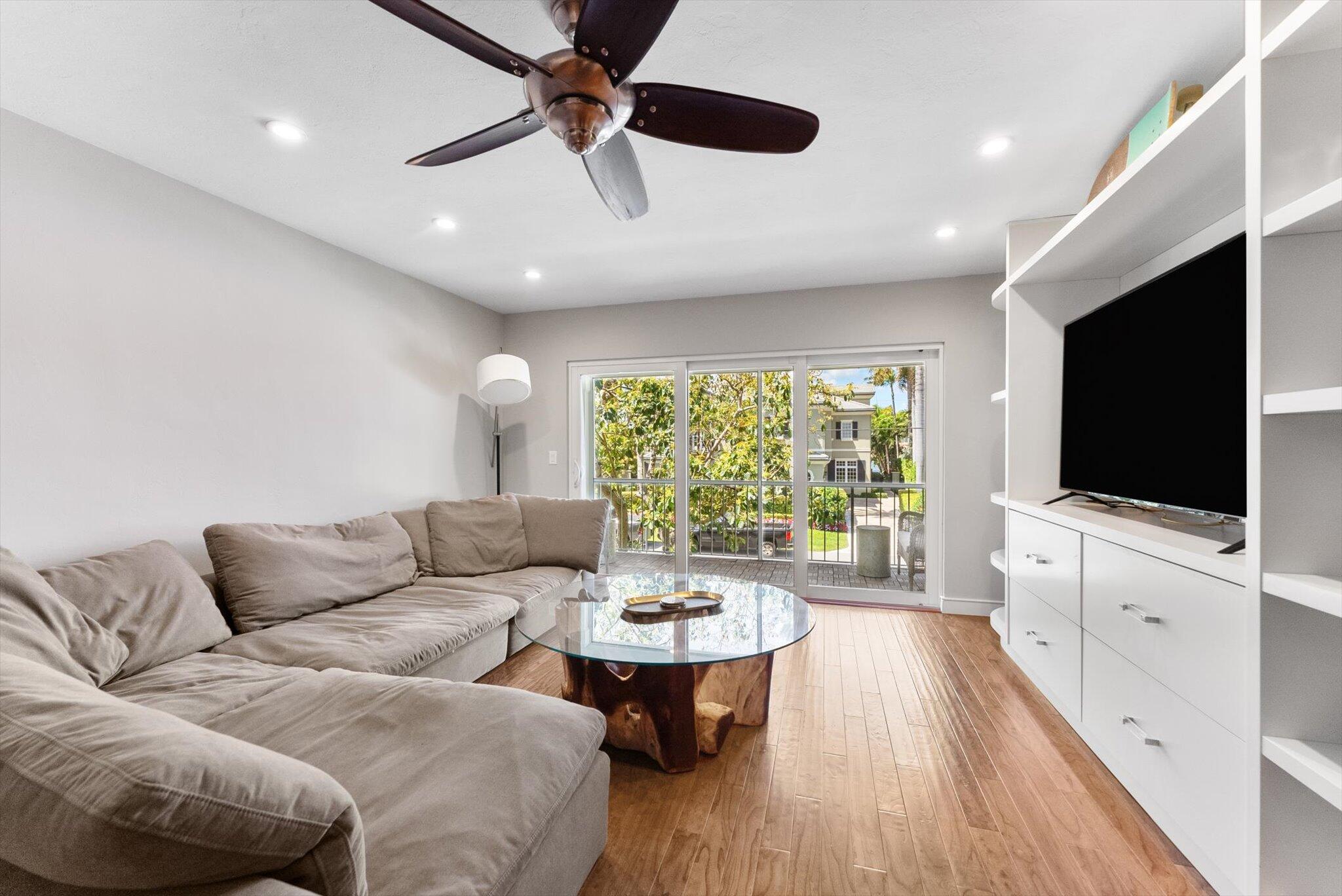 301 Venetian Drive 13
