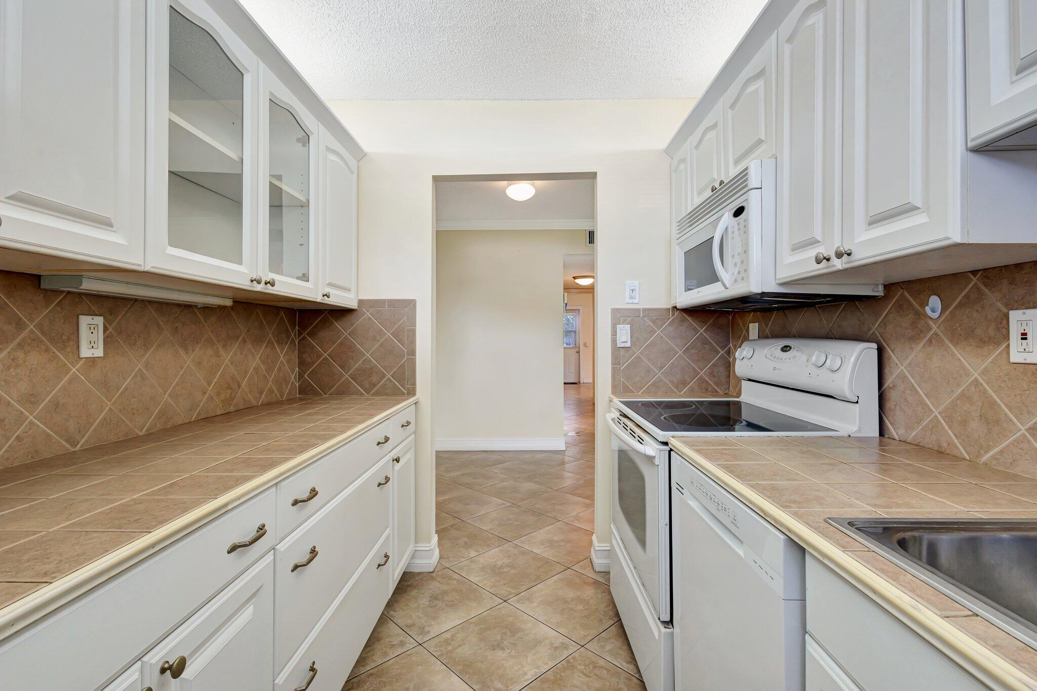 652 High Point Boulevard N D