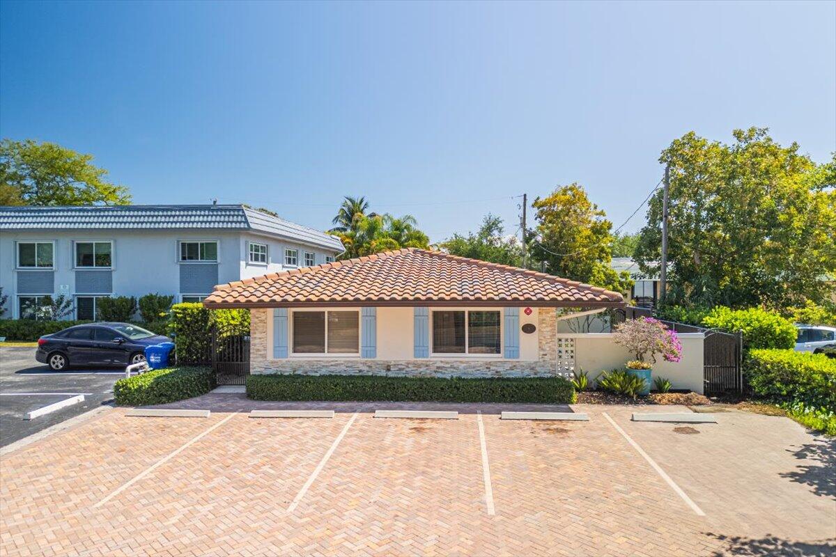 8 NE 14th Avenue 1,2,3