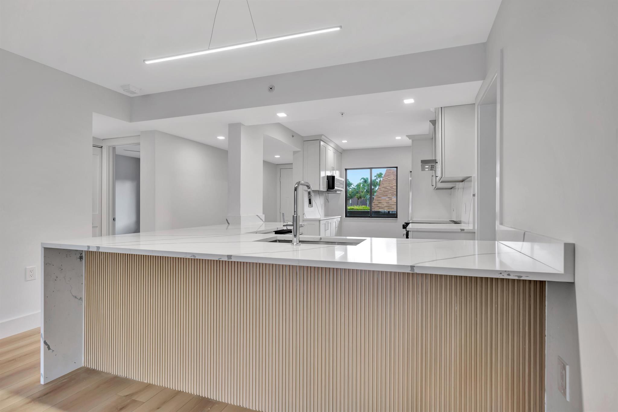 501 Seafarer Circle 204