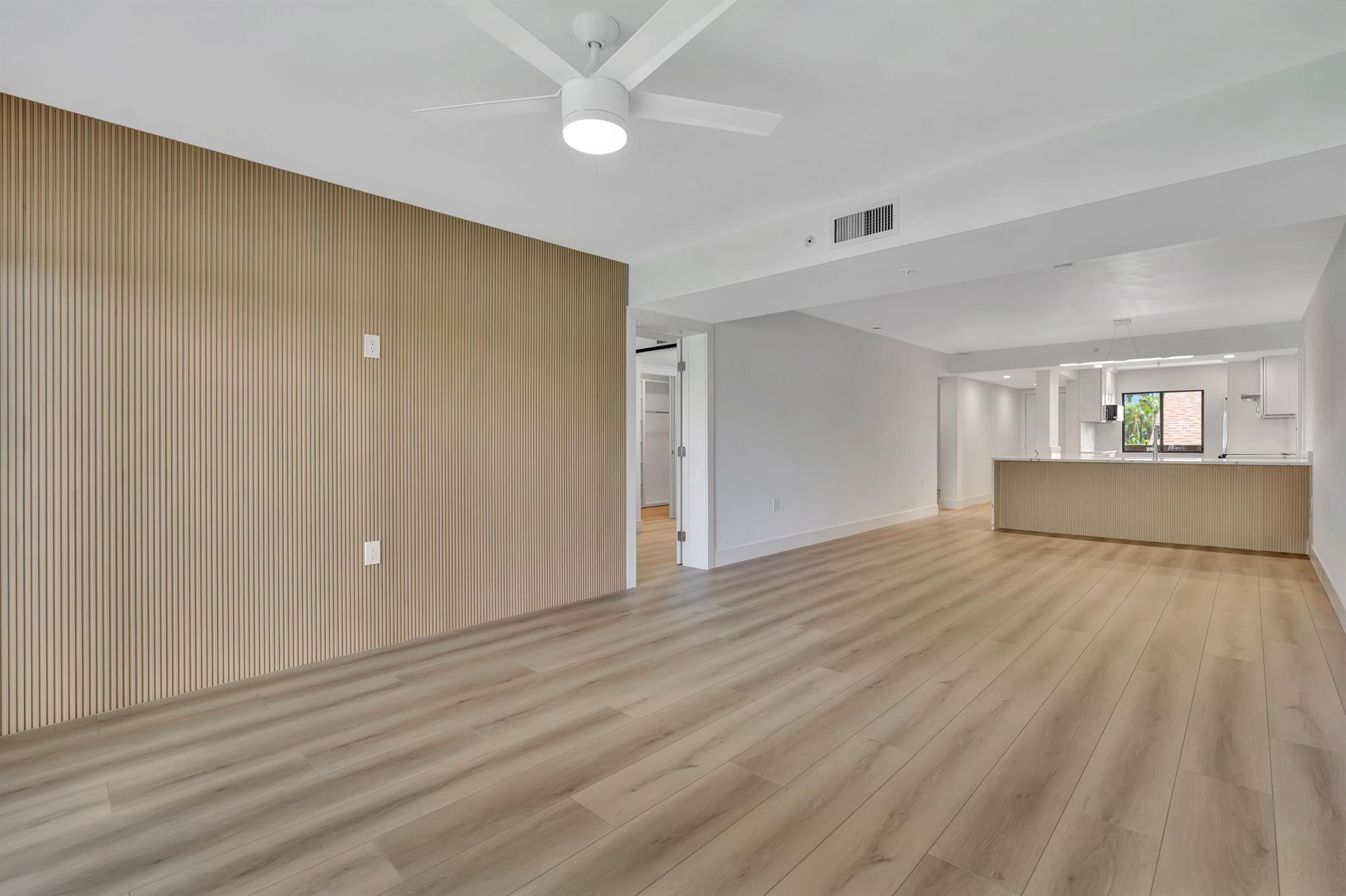 501 Seafarer Circle 204