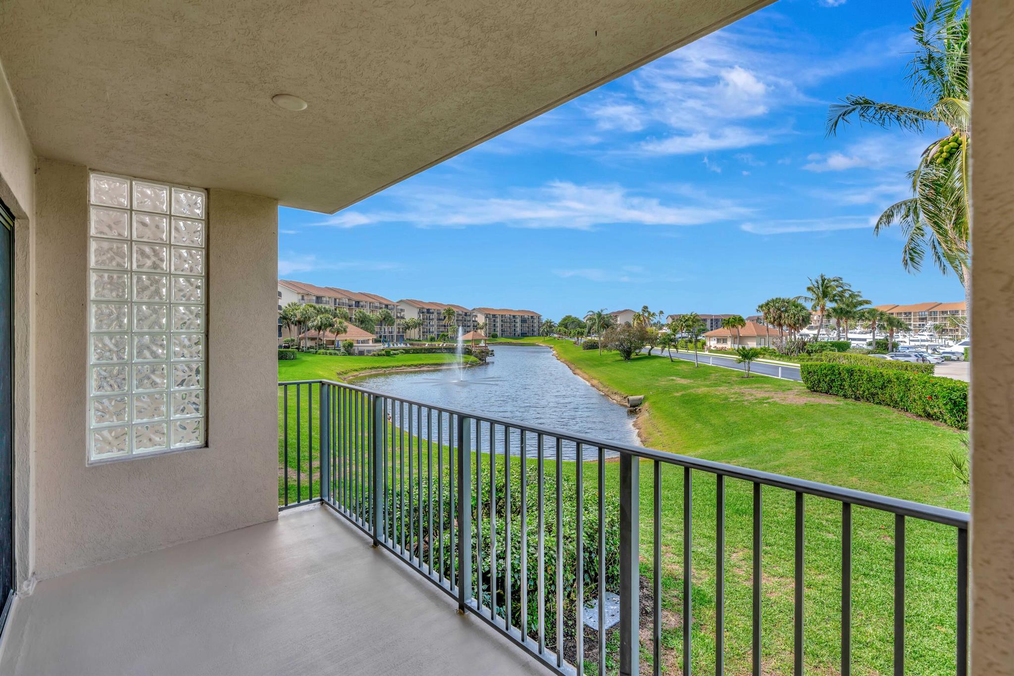 501 Seafarer Circle 204