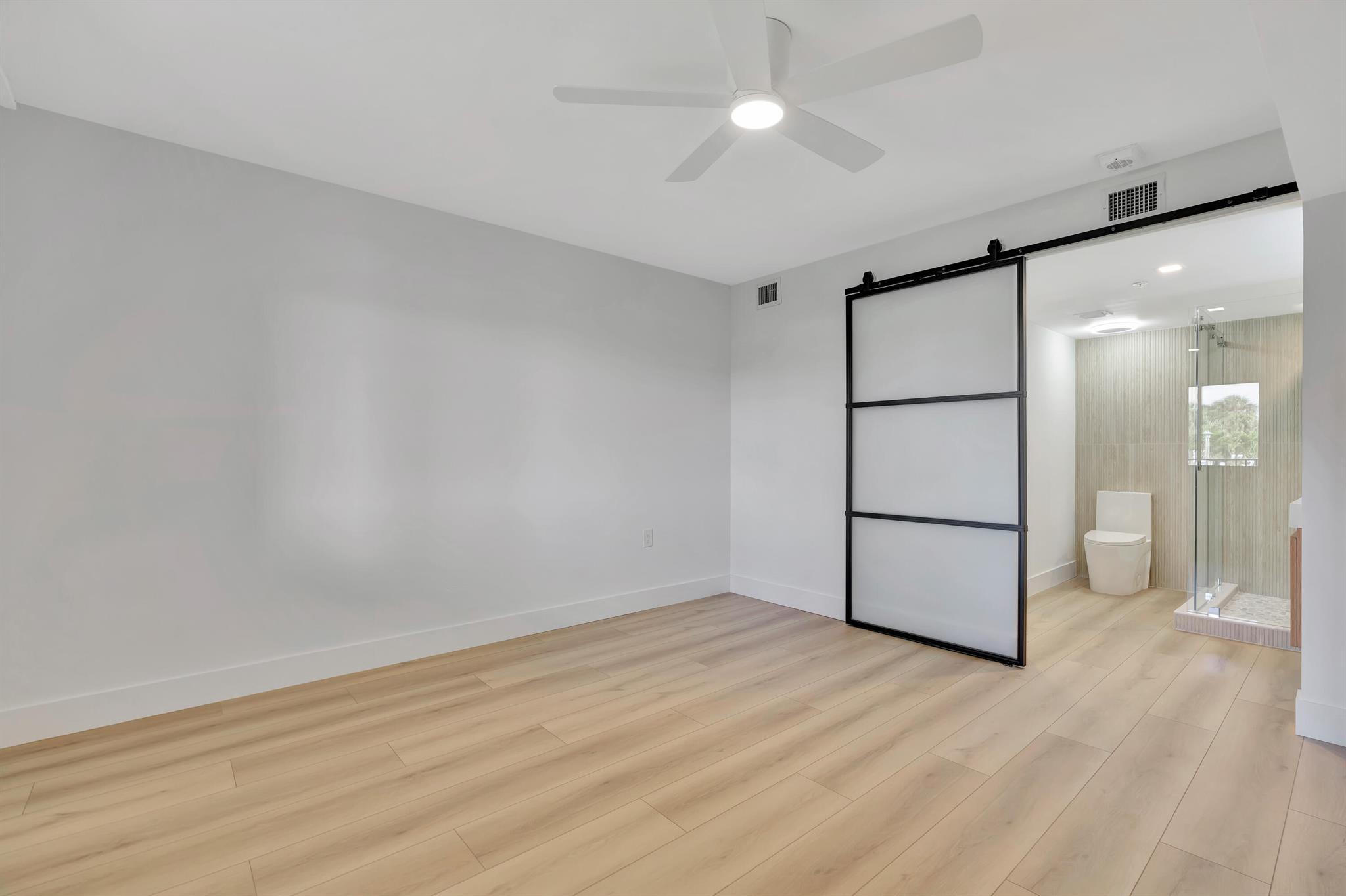501 Seafarer Circle 204