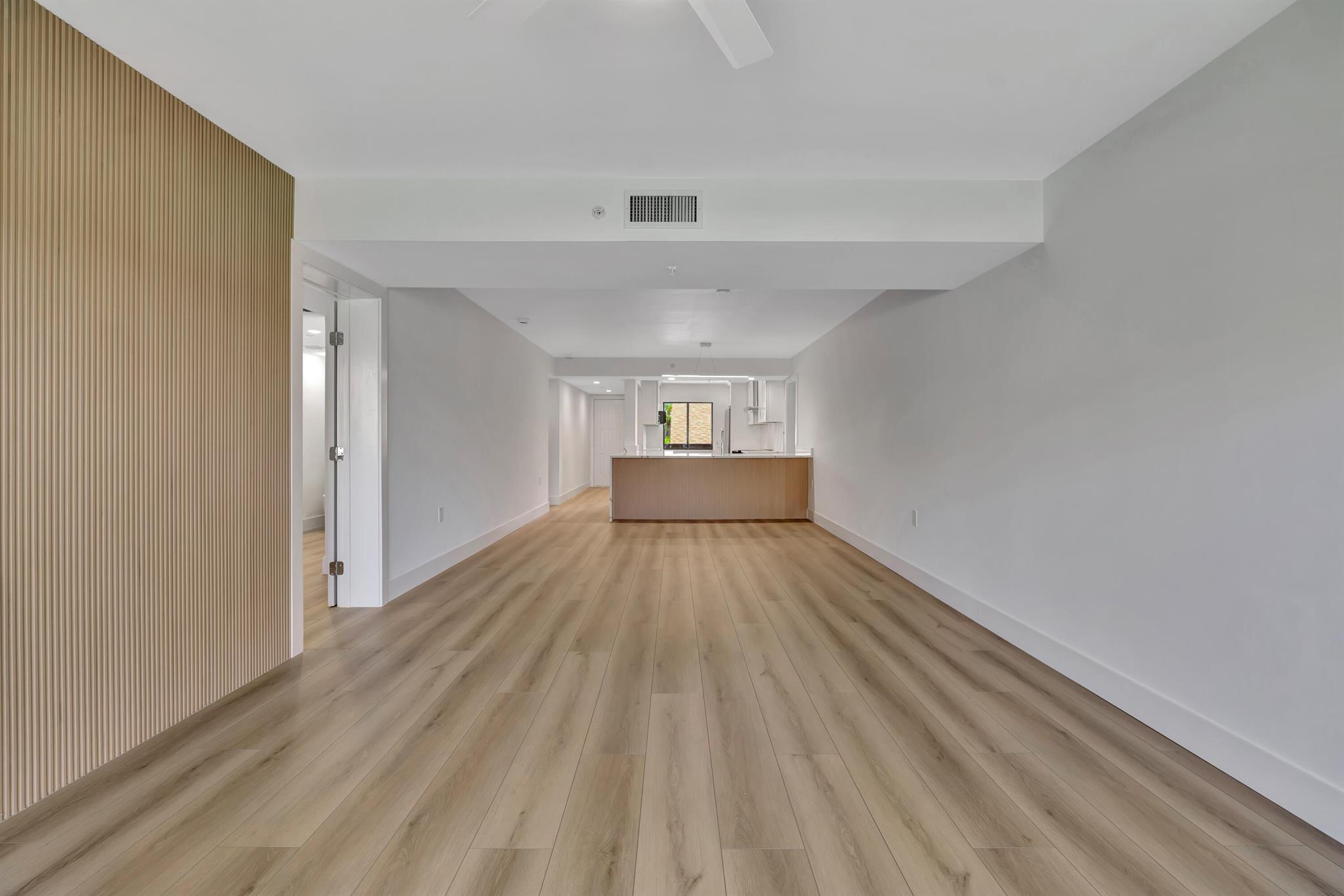 501 Seafarer Circle 204