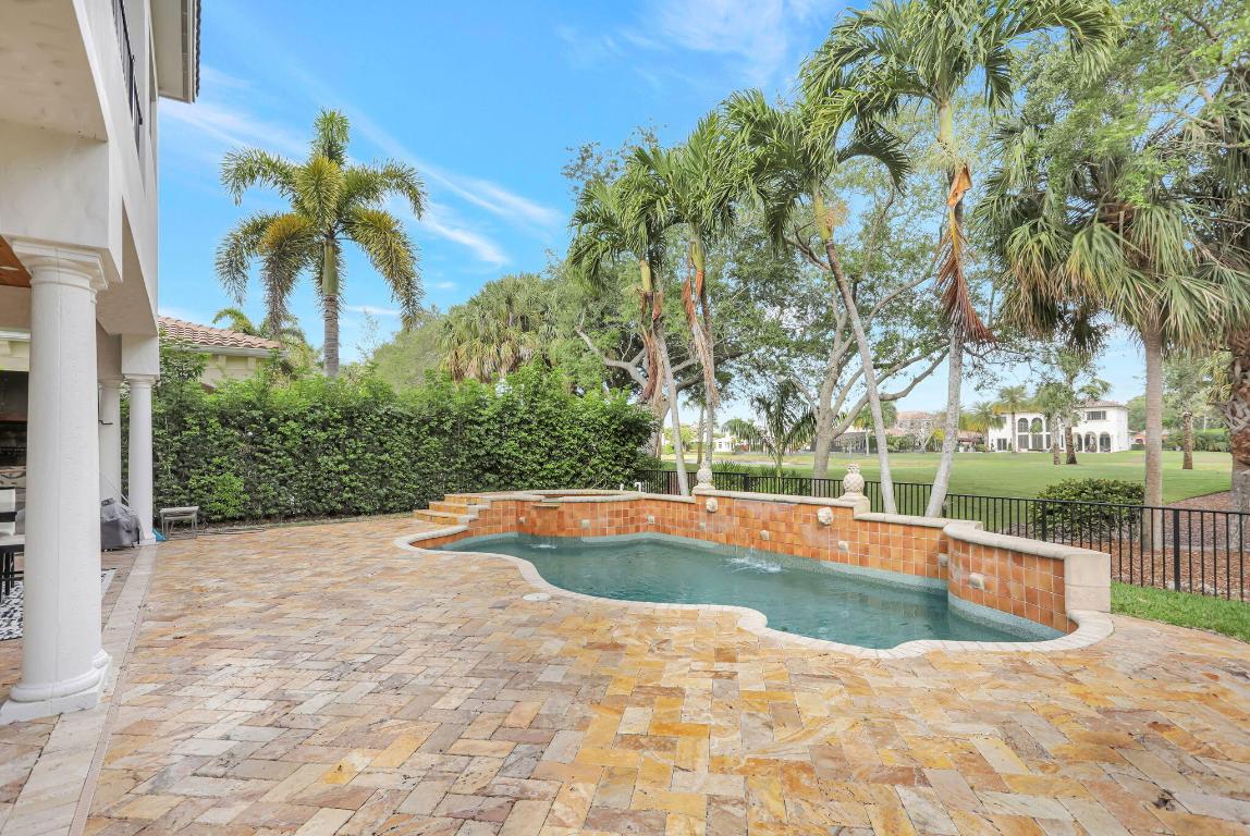 9387 Satinleaf Place, Parkland