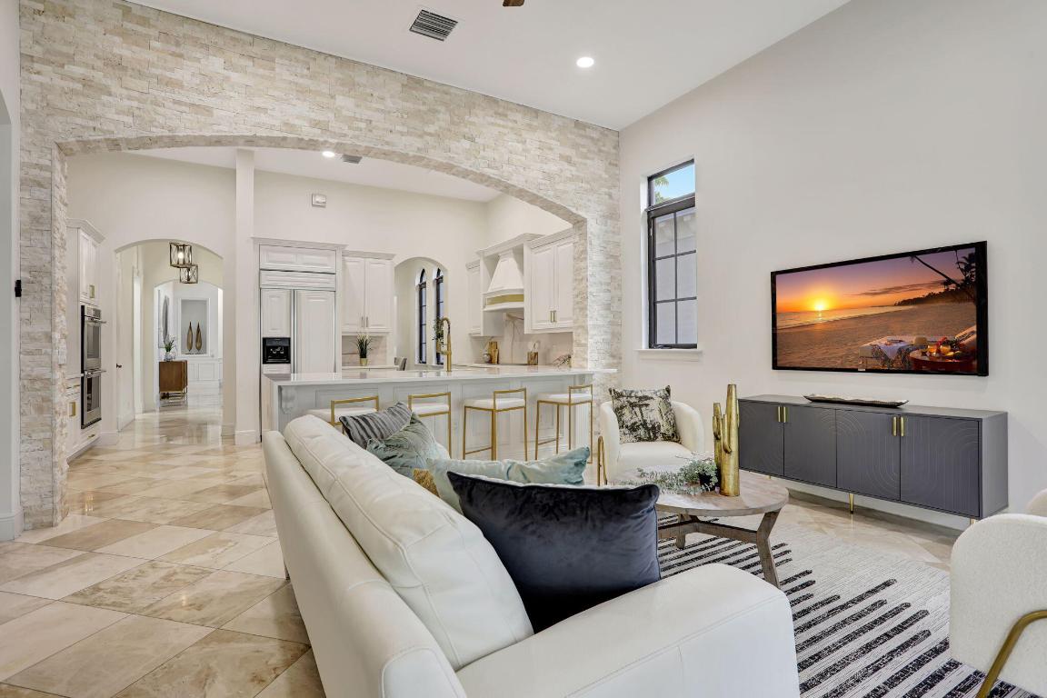 9387 Satinleaf Place, Parkland