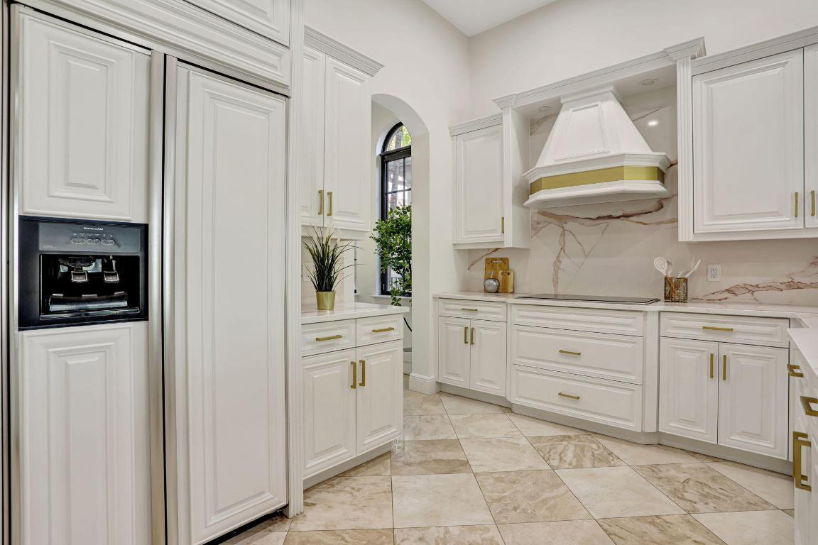 9387 Satinleaf Place, Parkland