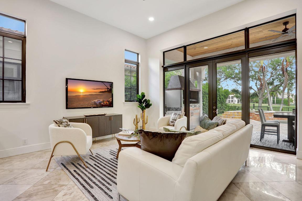 9387 Satinleaf Place, Parkland