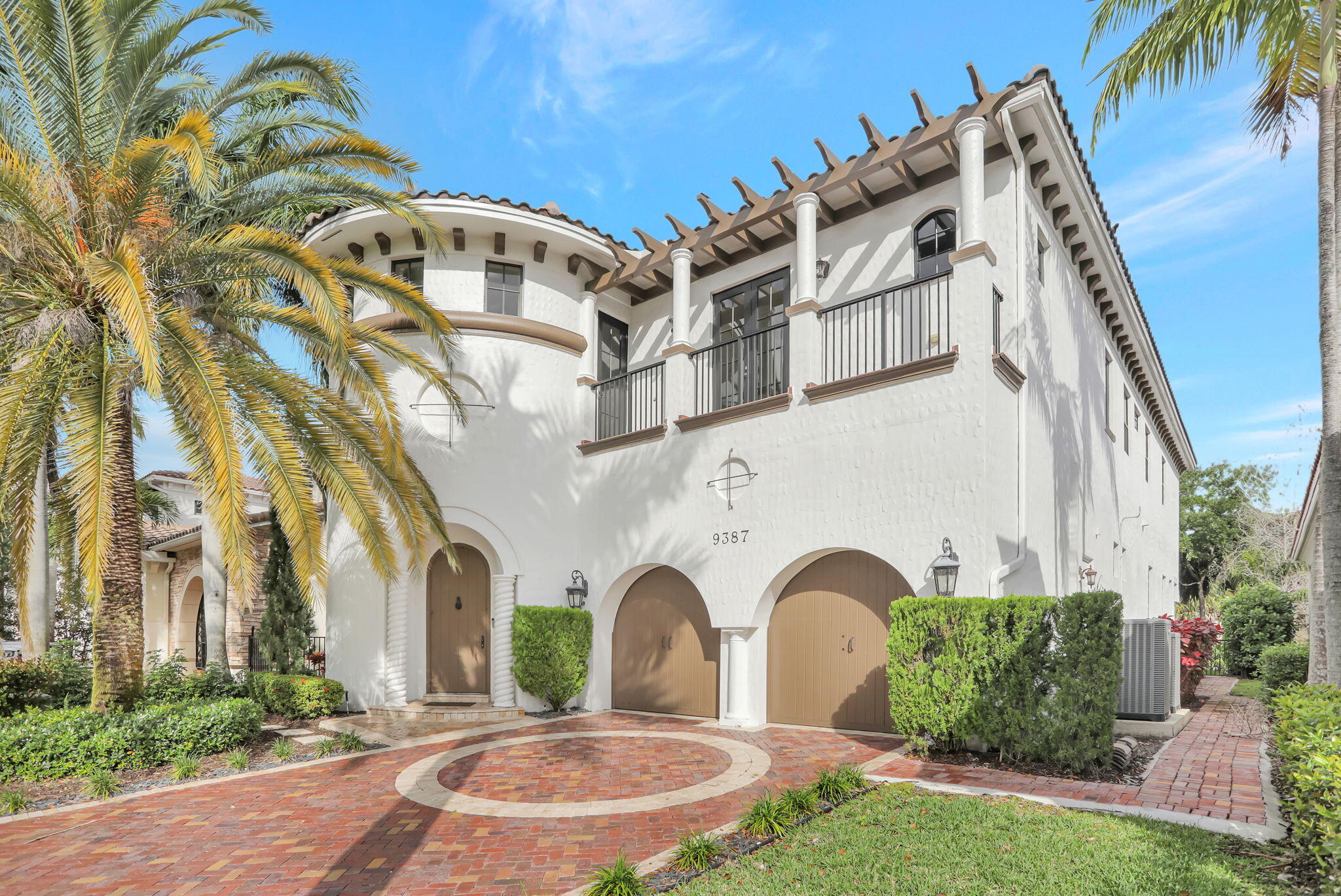 9387 Satinleaf Place, Parkland