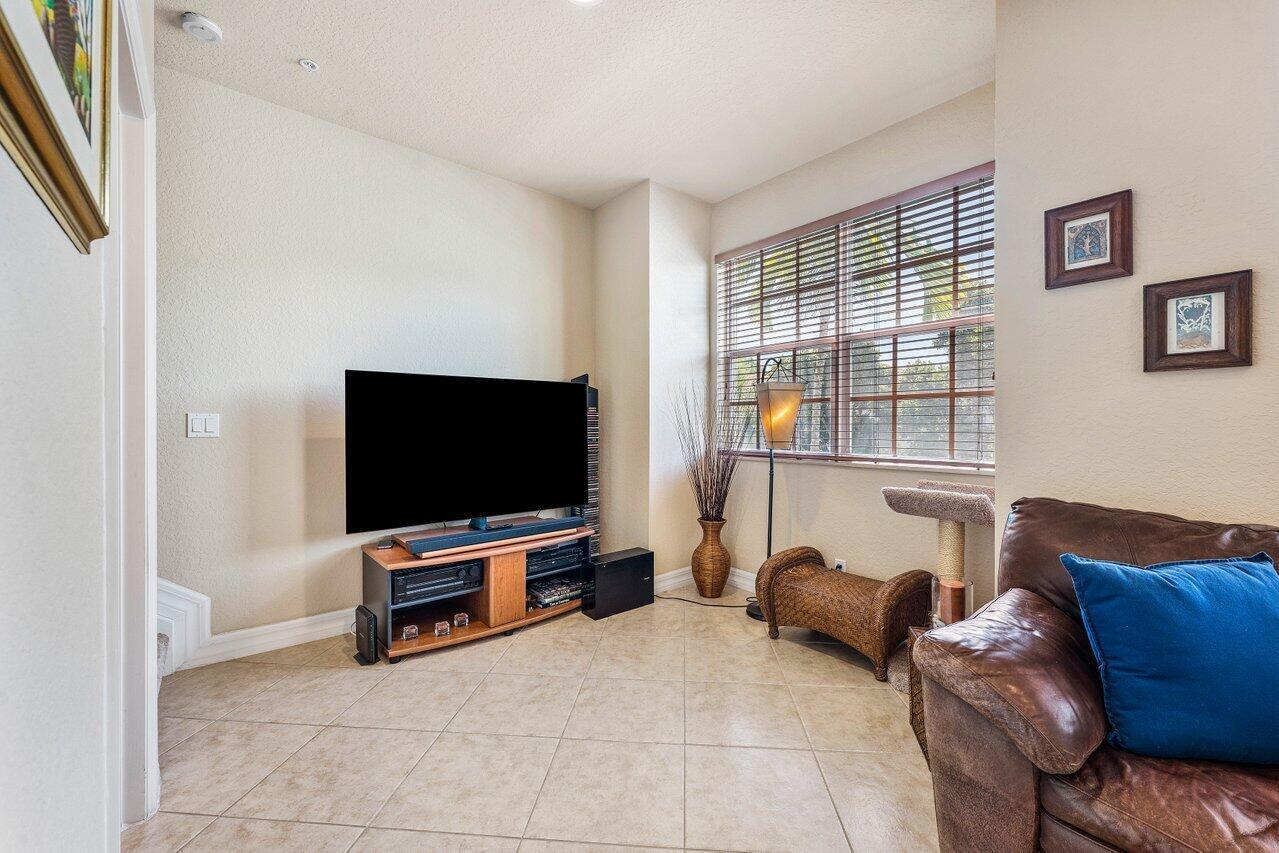 1833 NW 12th Street