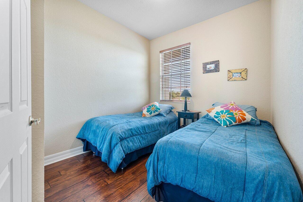 1833 NW 12th Street