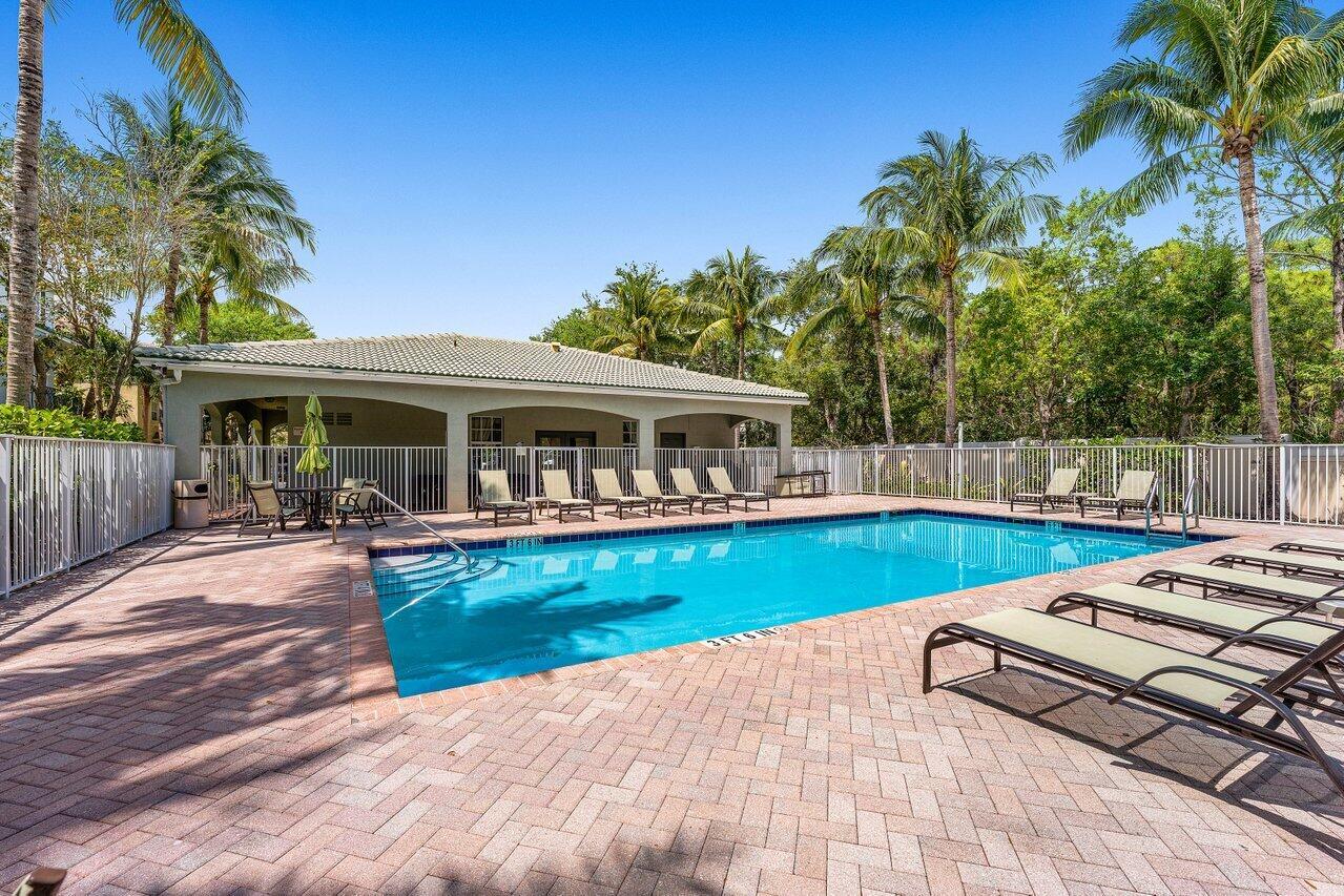 1833 NW 12th Street