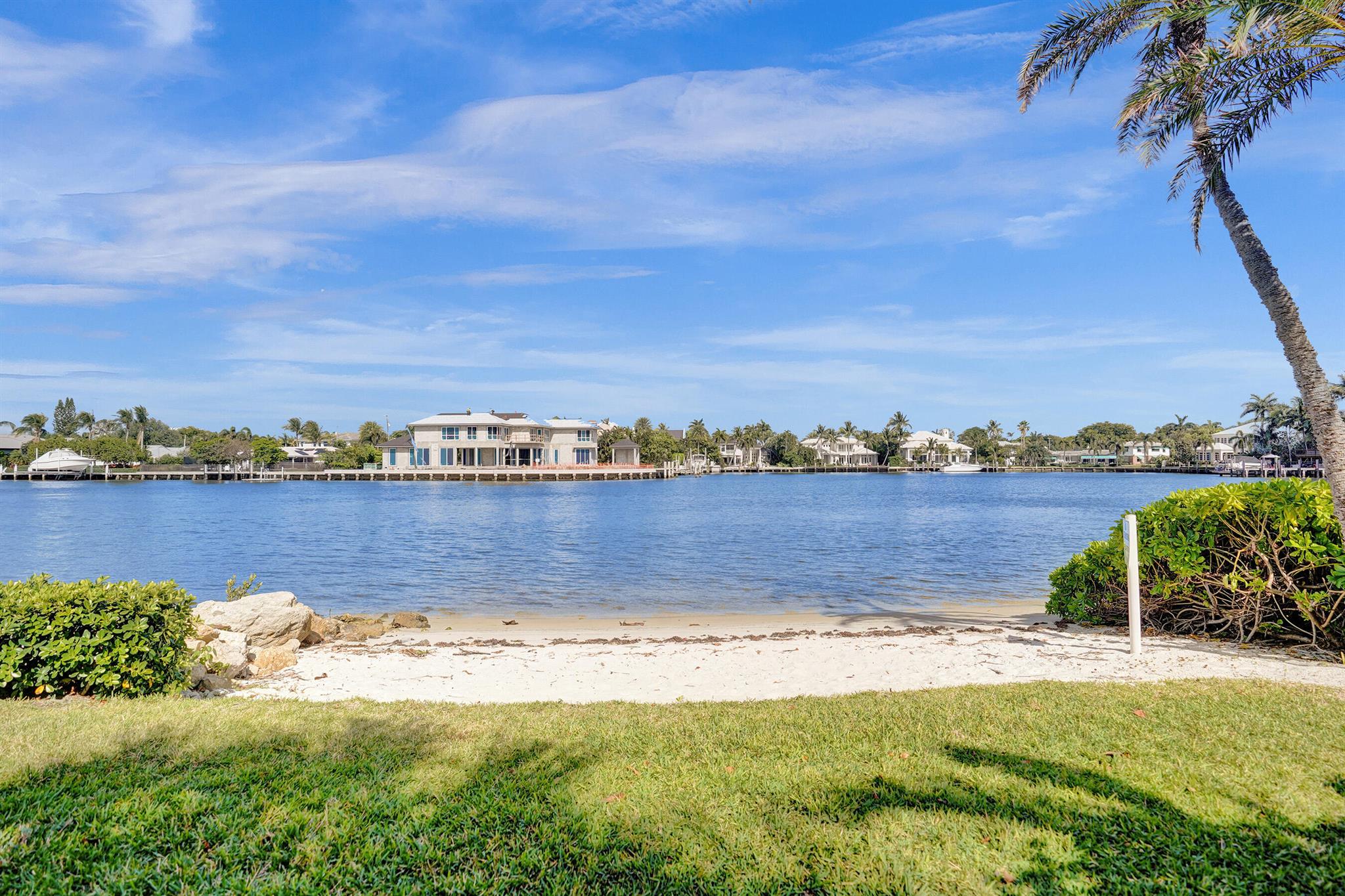 555 SE 6th Avenue 4a