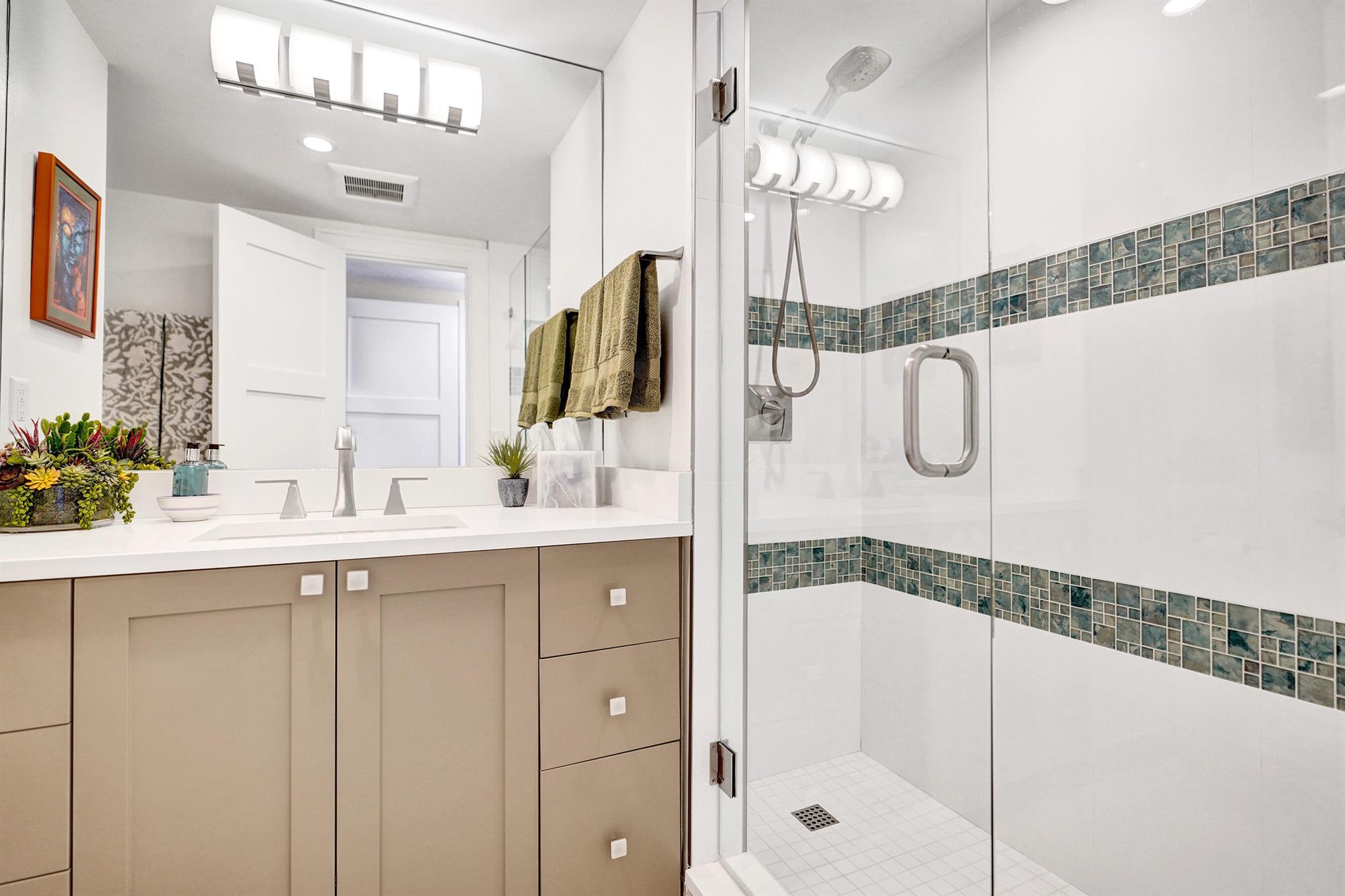 555 SE 6th Avenue 4a