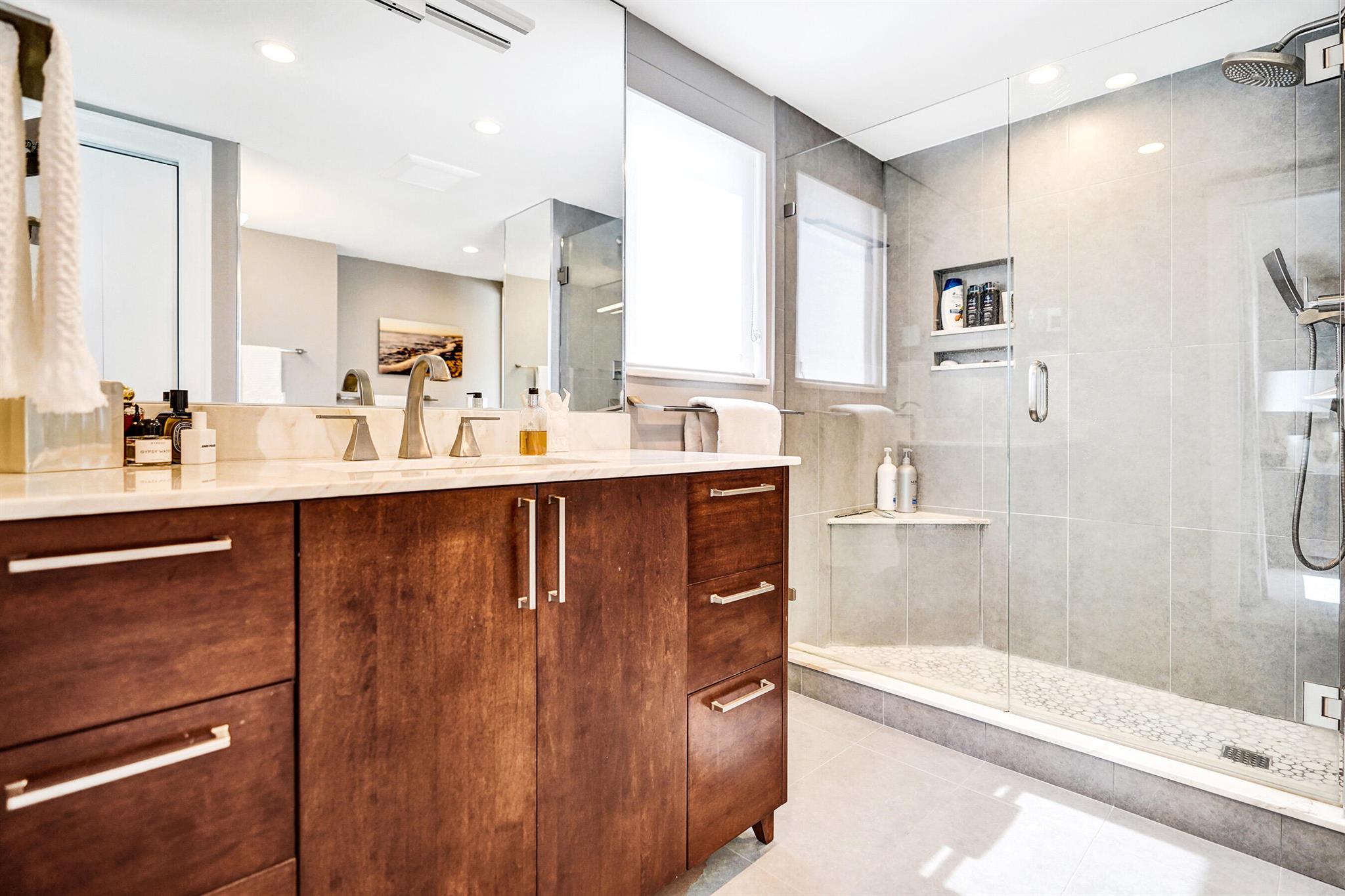 555 SE 6th Avenue 4a