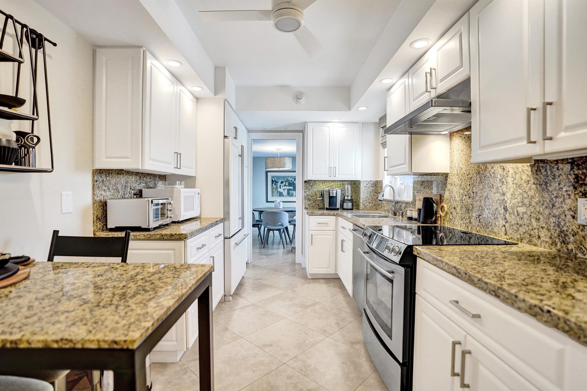 555 SE 6th Avenue 4a