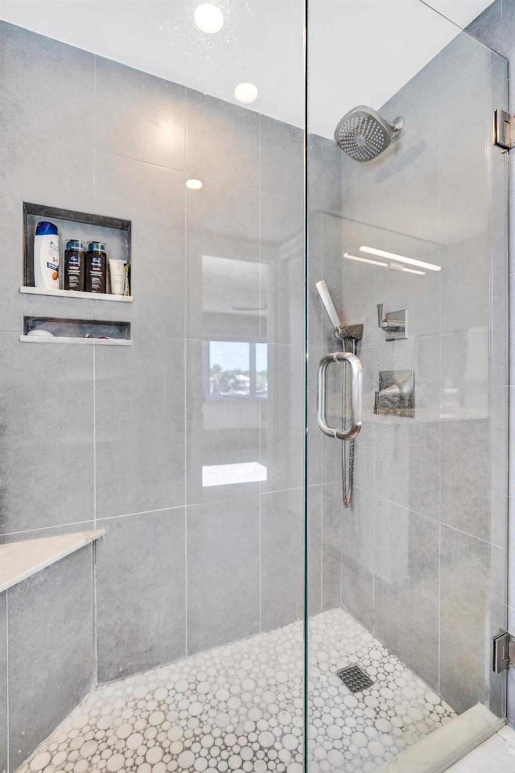 555 SE 6th Avenue 4a