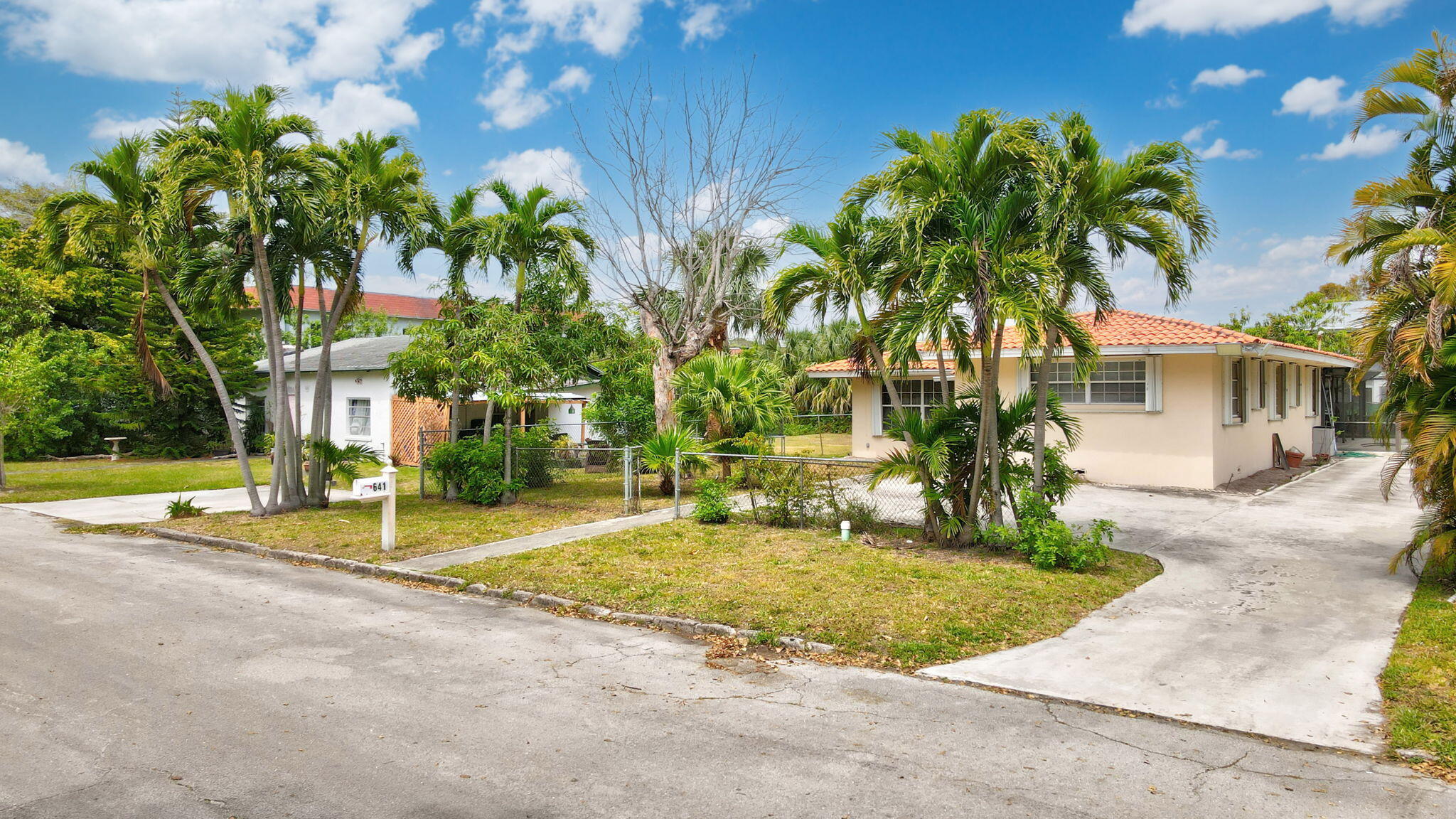 633/641 NE 6th Avenue