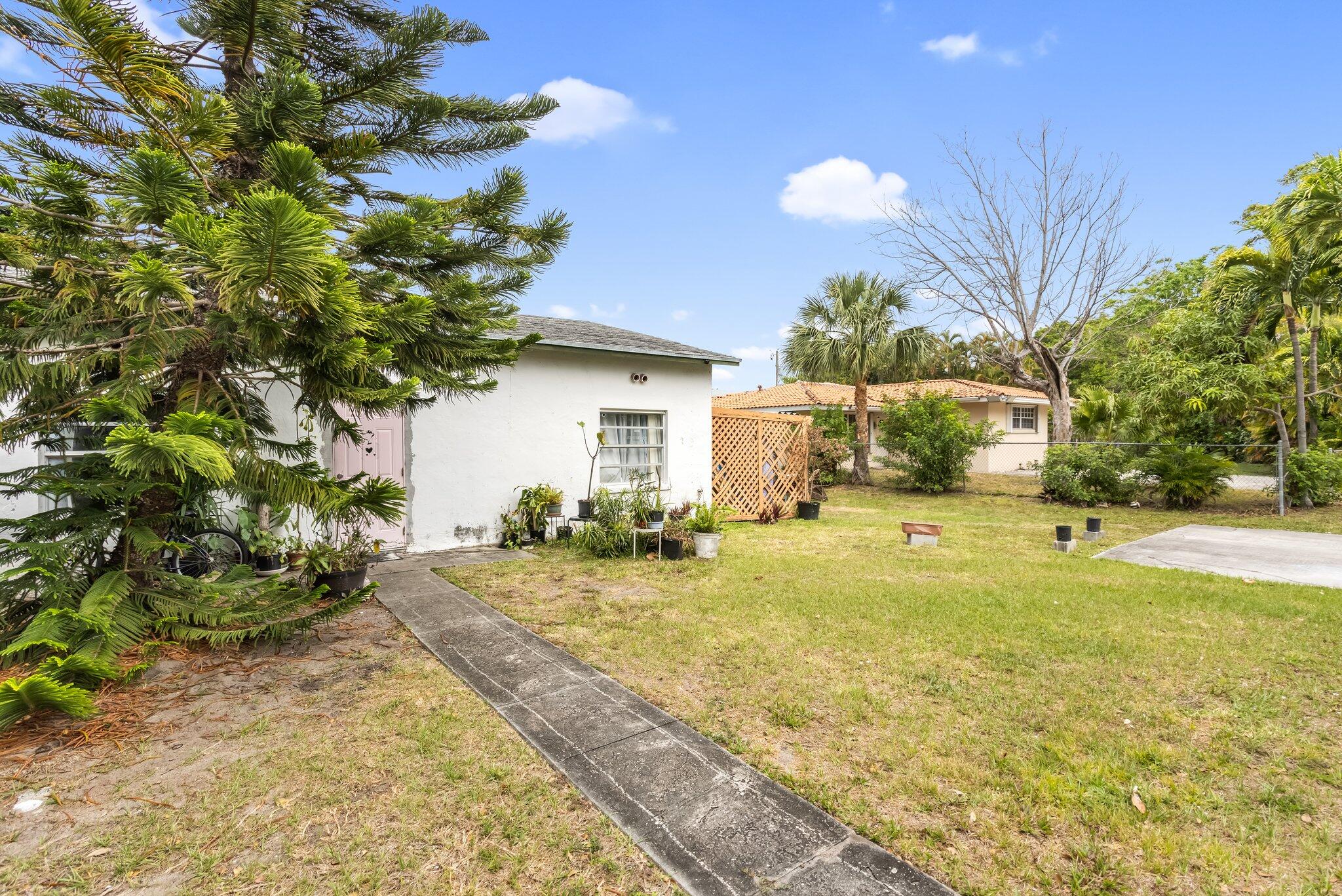 633/641 NE 6th Avenue