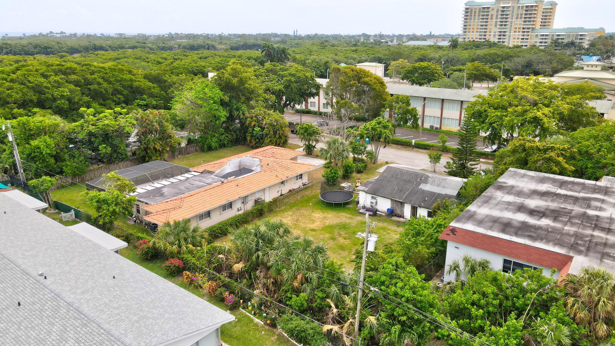 633/641 NE 6th Avenue