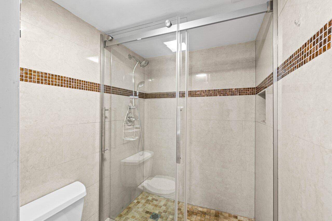 1555 S Federal Highway 204