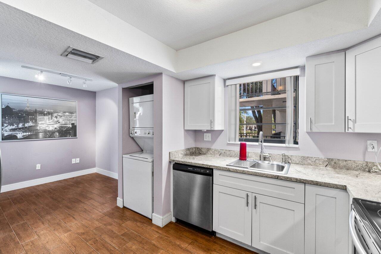 1555 S Federal Highway 204