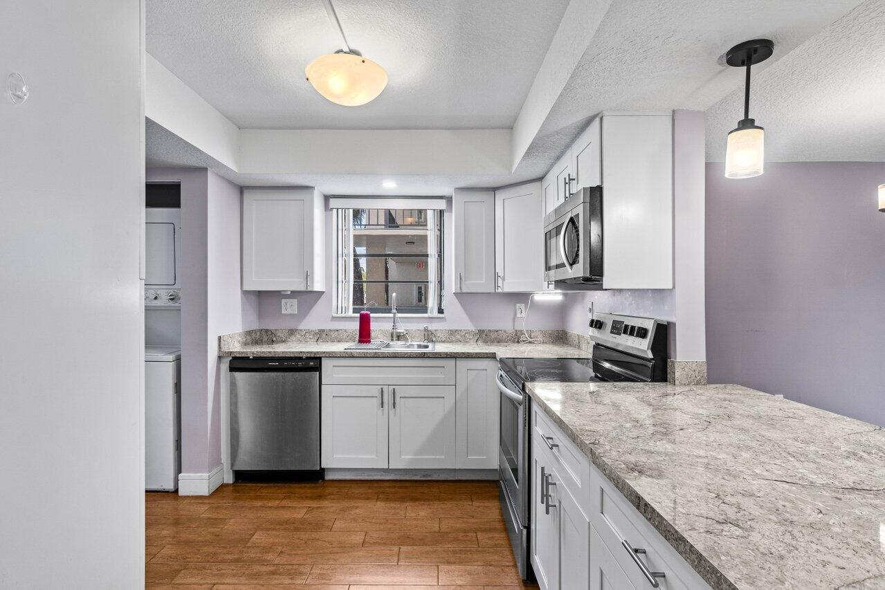 1555 S Federal Highway 204