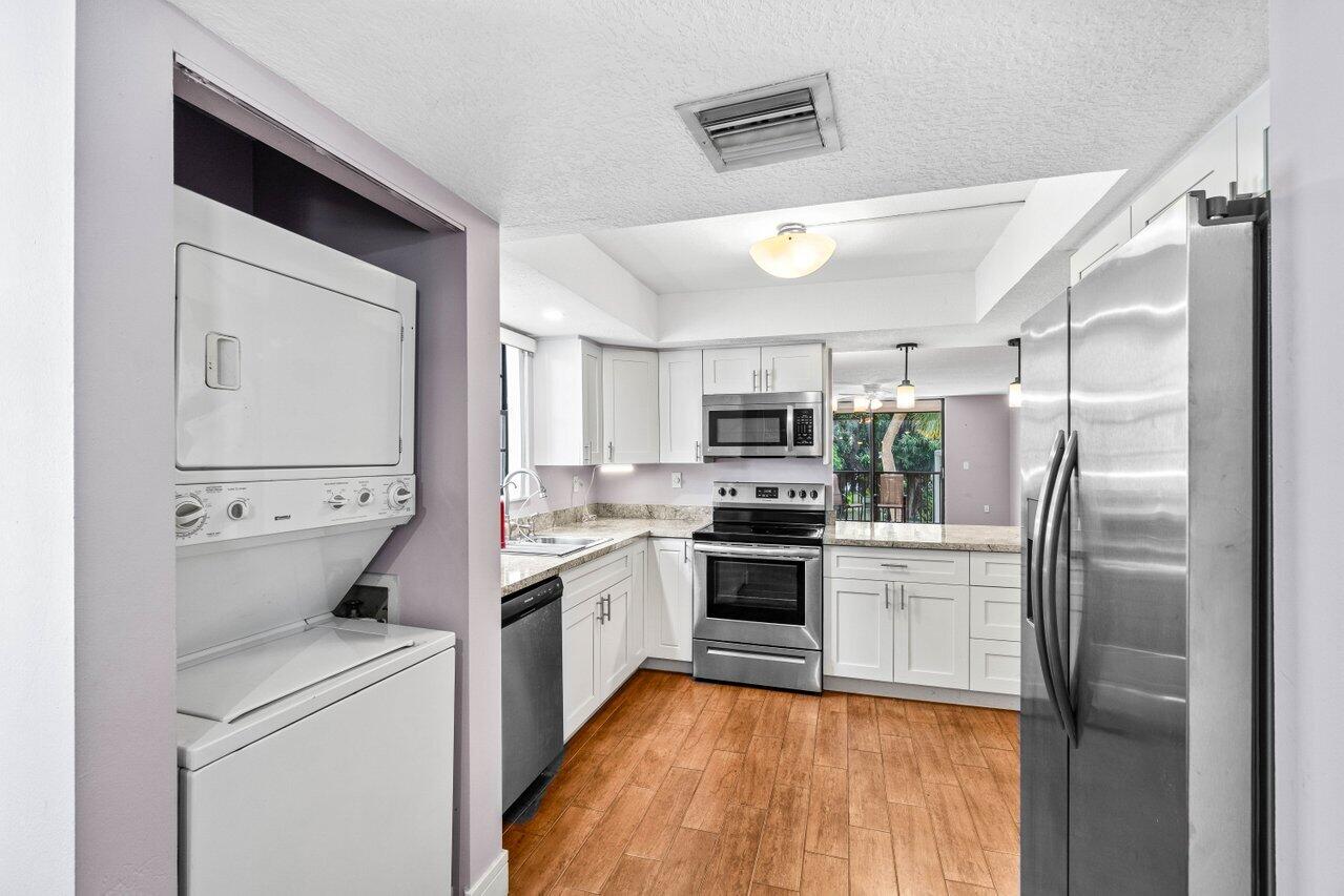 1555 S Federal Highway 204