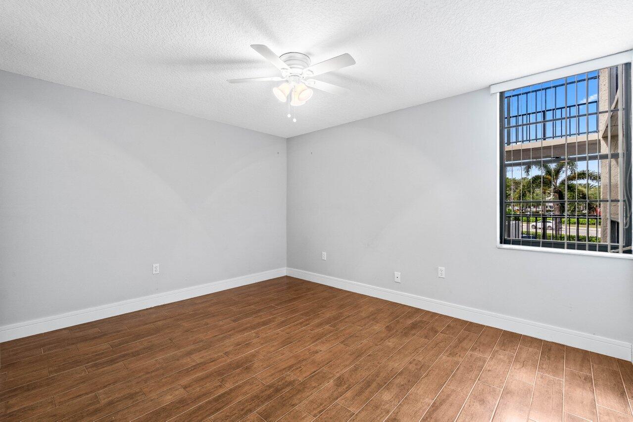 1555 S Federal Highway 204