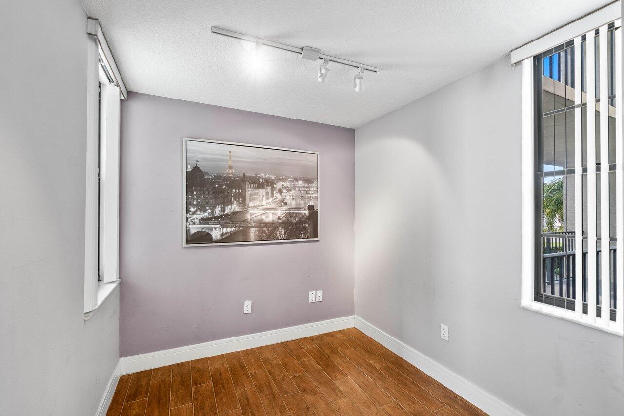 1555 S Federal Highway 204