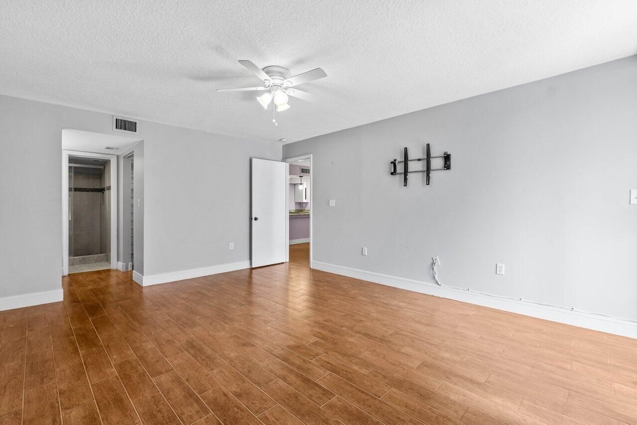 1555 S Federal Highway 204