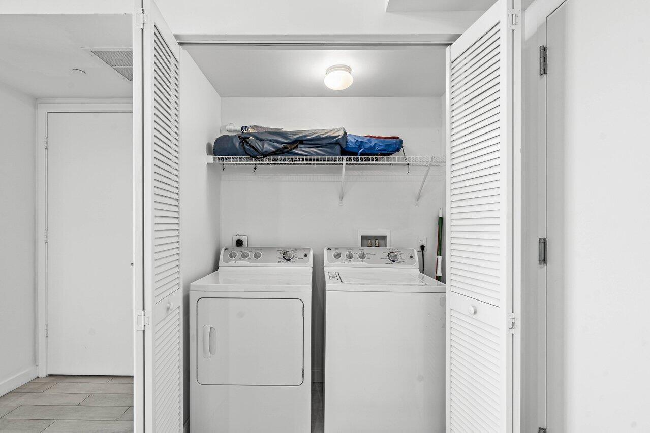 2602 E Boulevard R2104