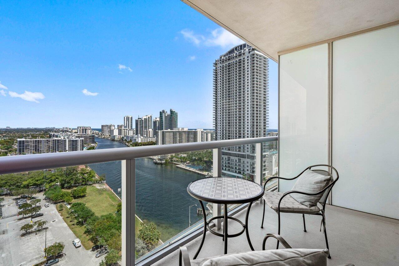 2602 E Boulevard R2104