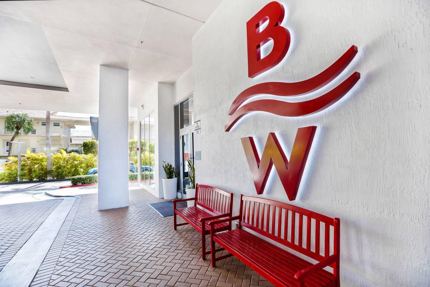 2602 E Boulevard R2104