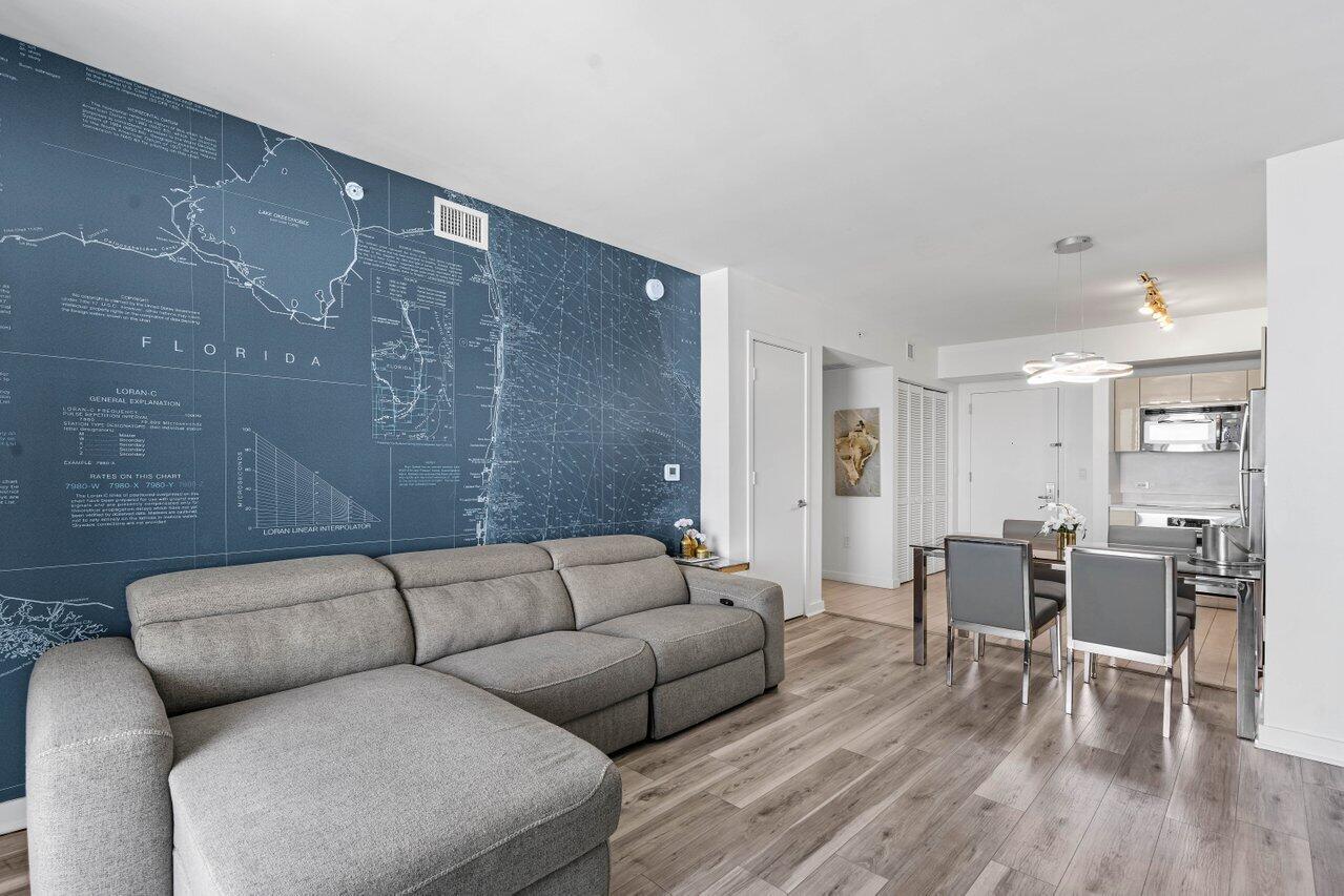2602 E Boulevard R2104