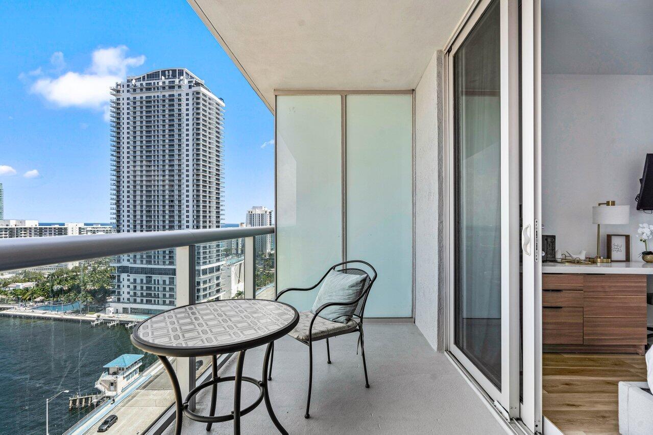 2602 E Boulevard R2104