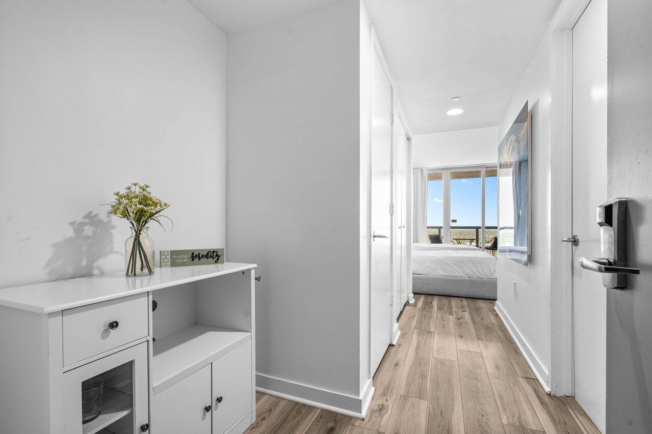 2602 E Boulevard R2104