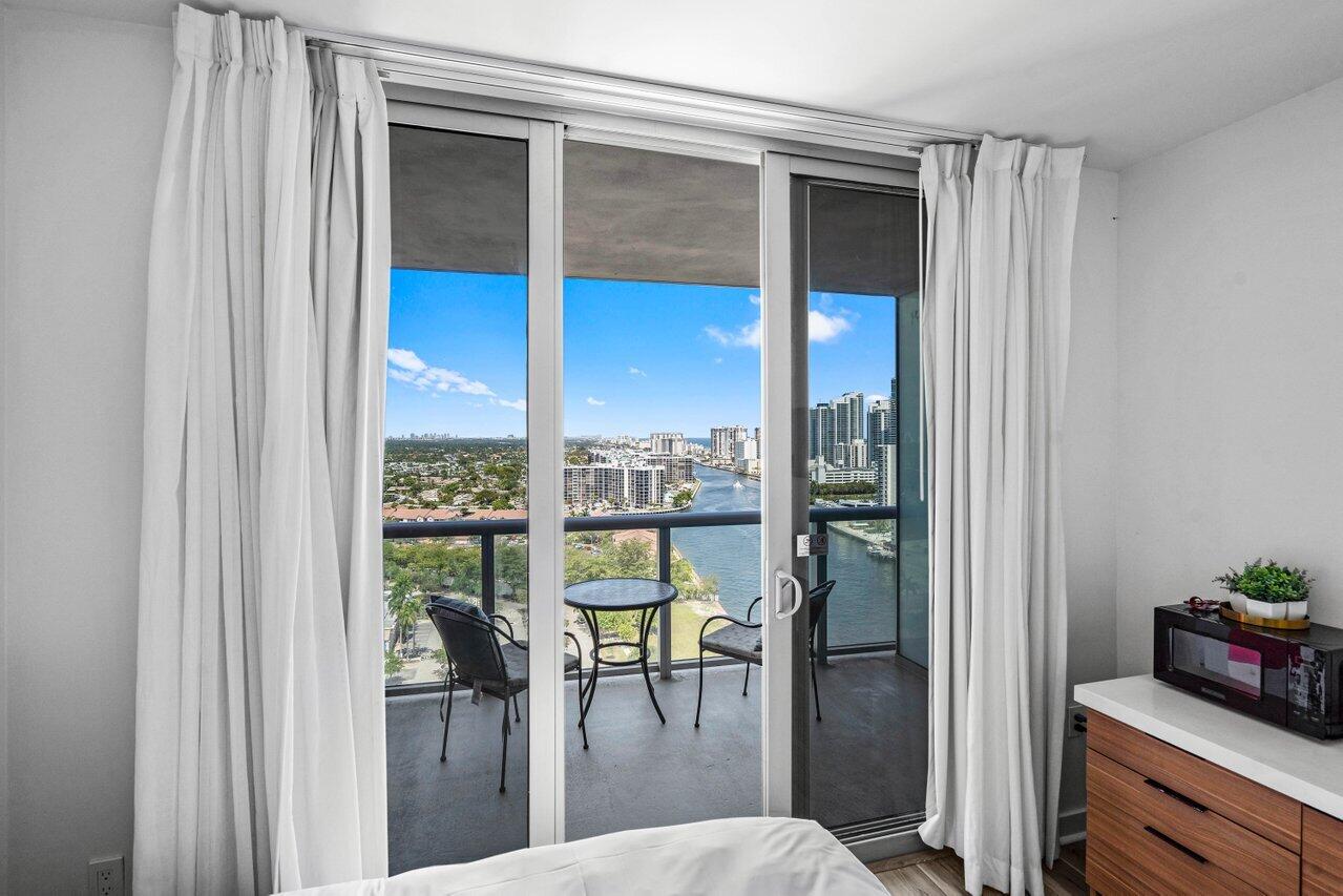 2602 E Boulevard R2104