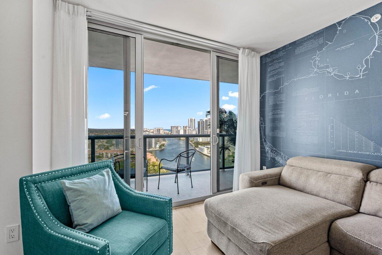 2602 E Boulevard R2104