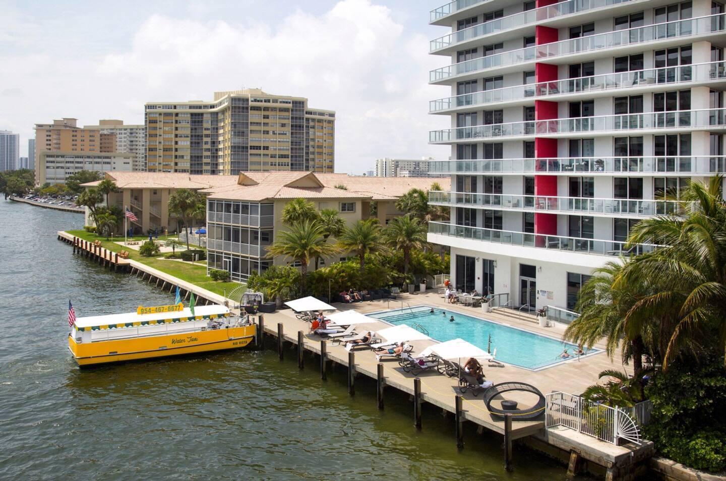 2602 E Boulevard R2104