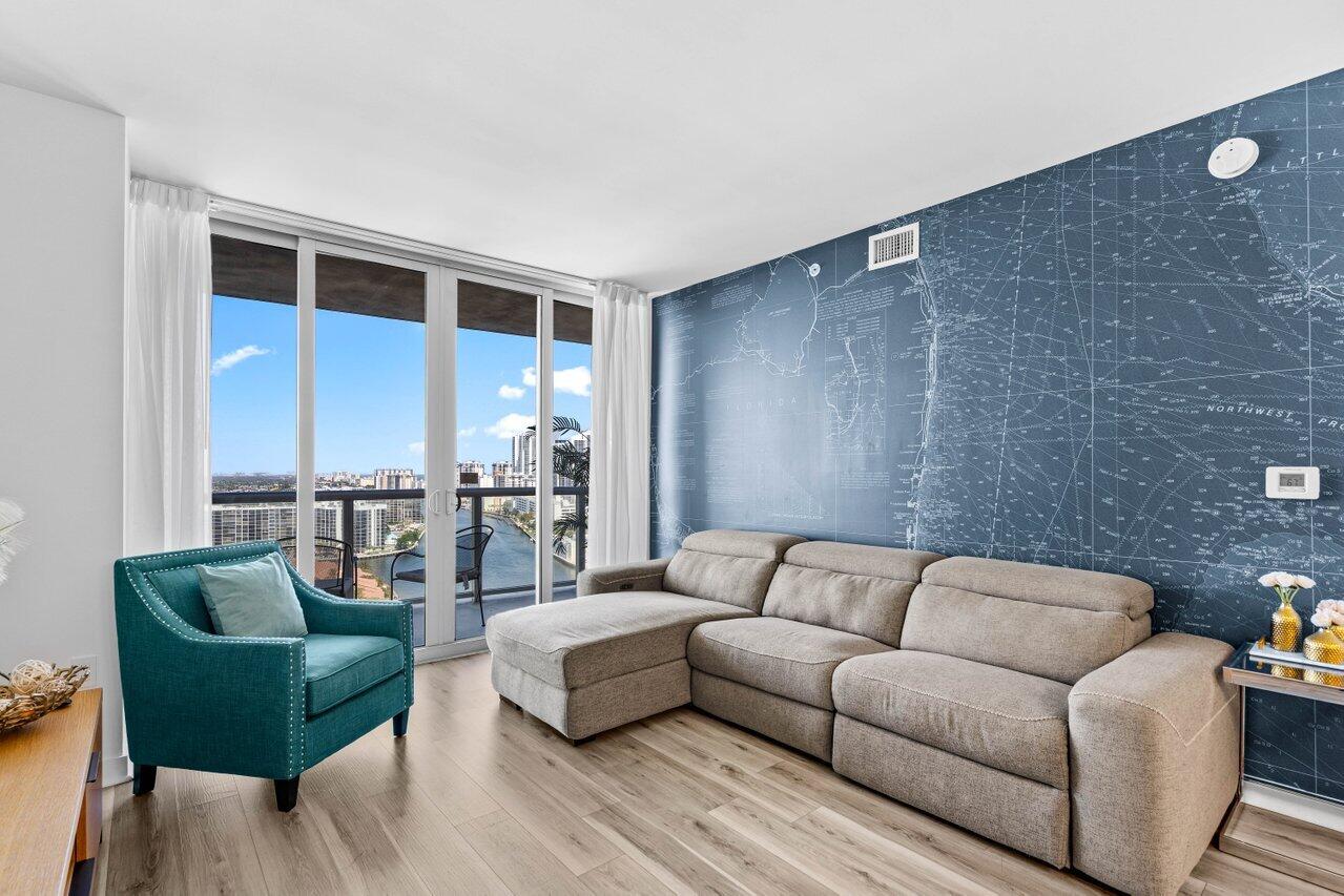 2602 E Boulevard R2104