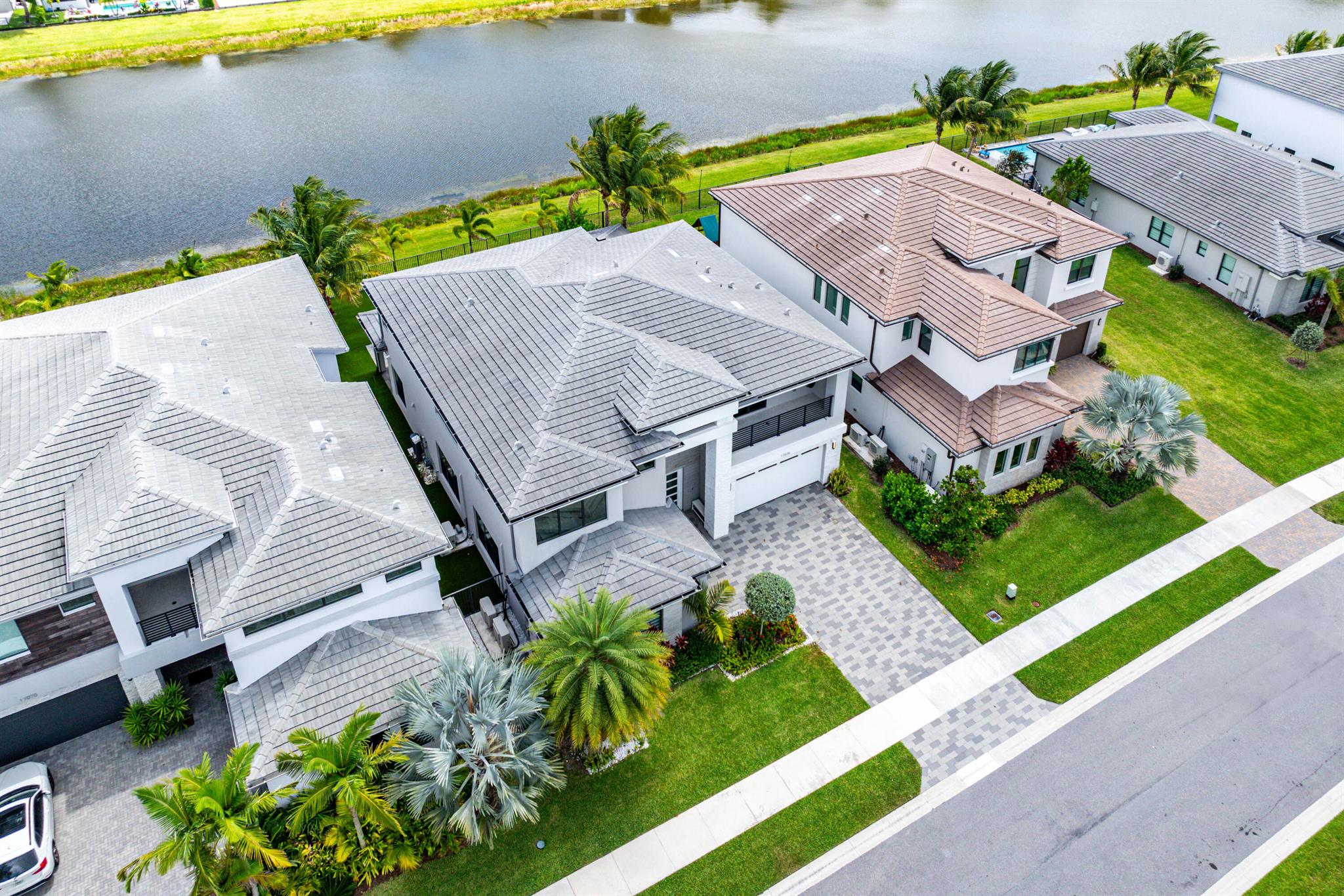 17076 Rainbow Falls Trail