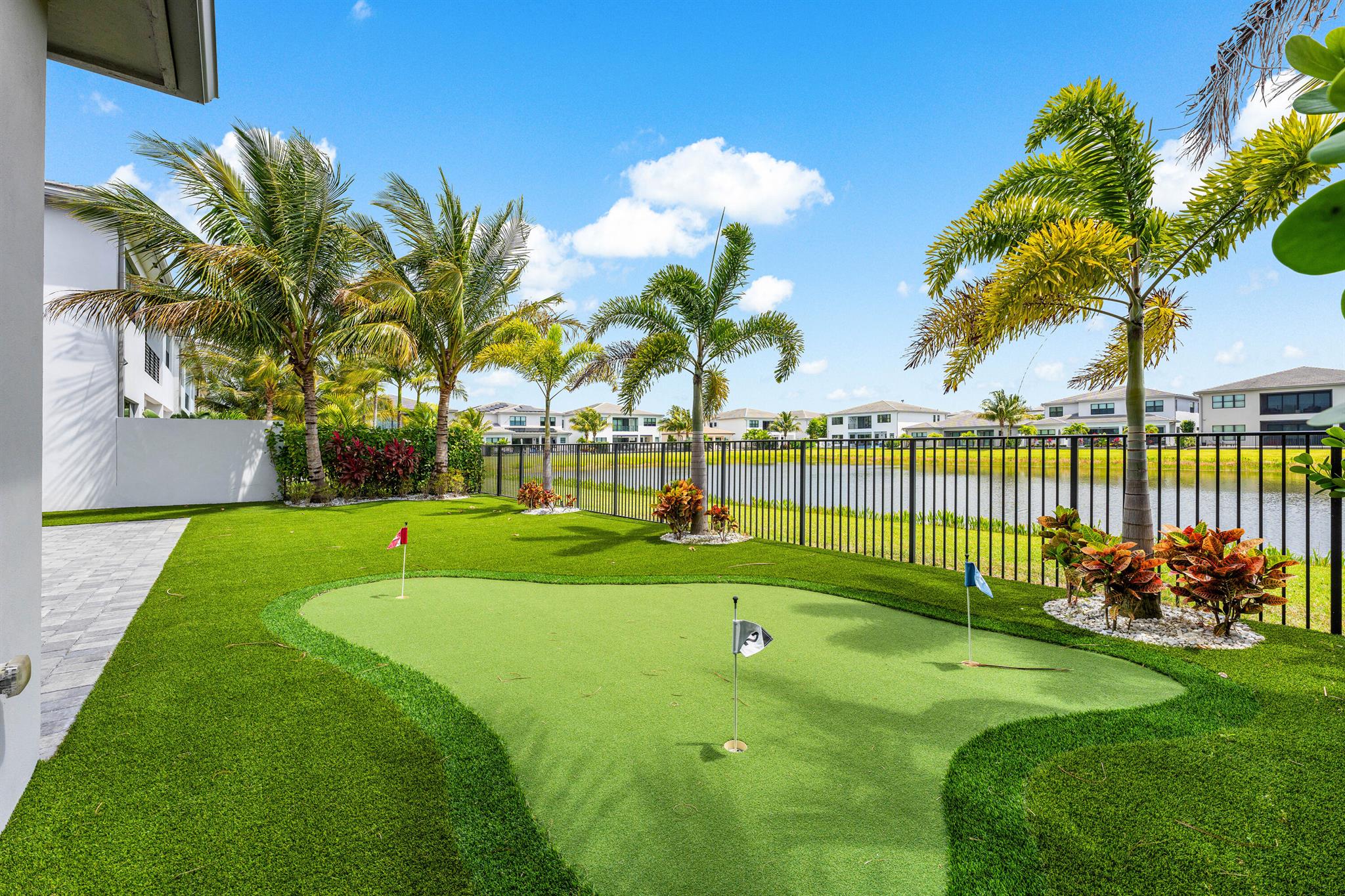 17076 Rainbow Falls Trail