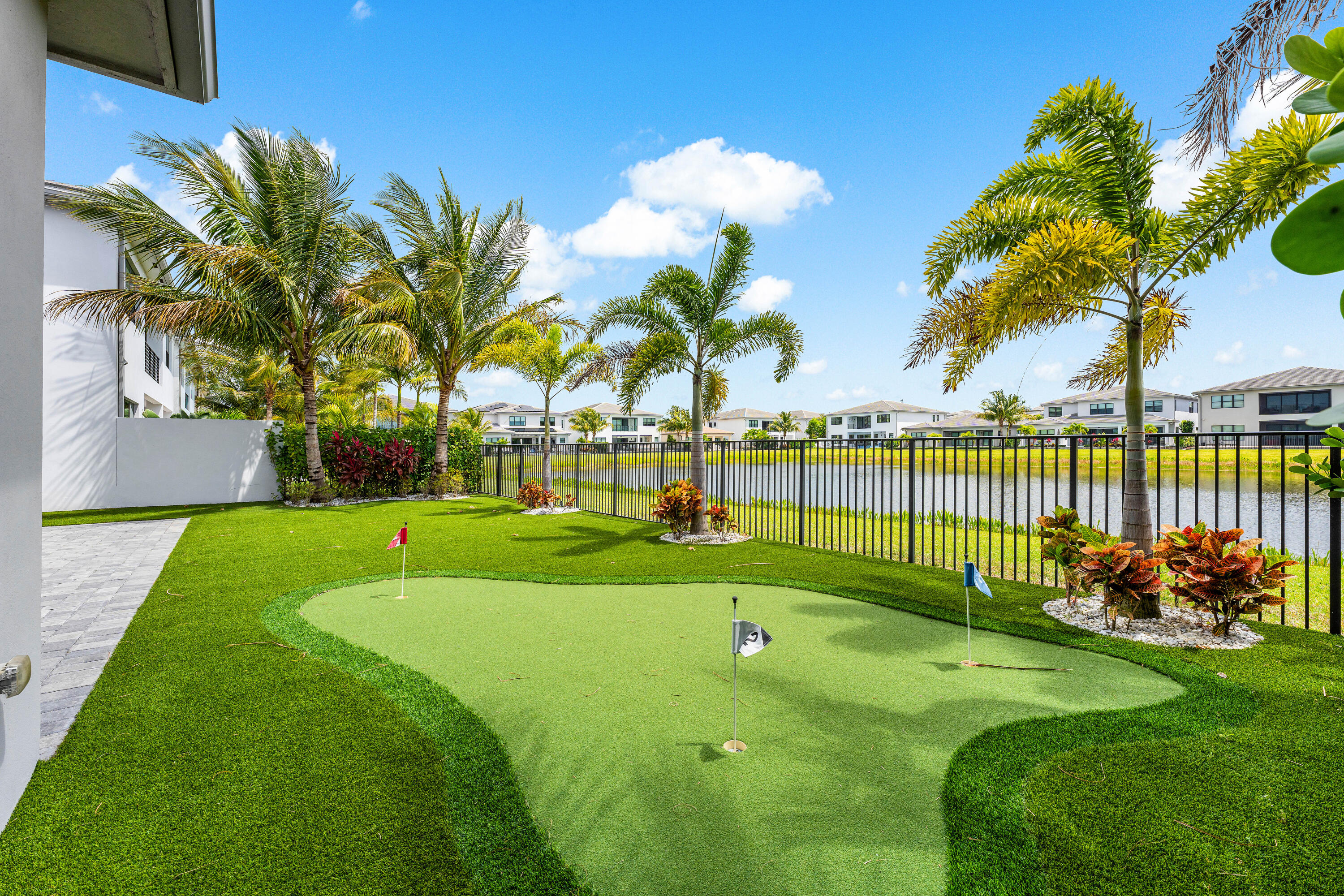 17076 Rainbow Falls Trail