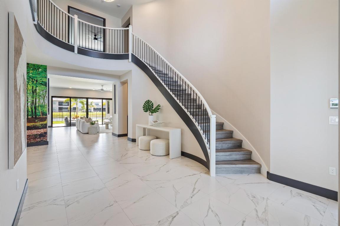 17076 Rainbow Falls Trail